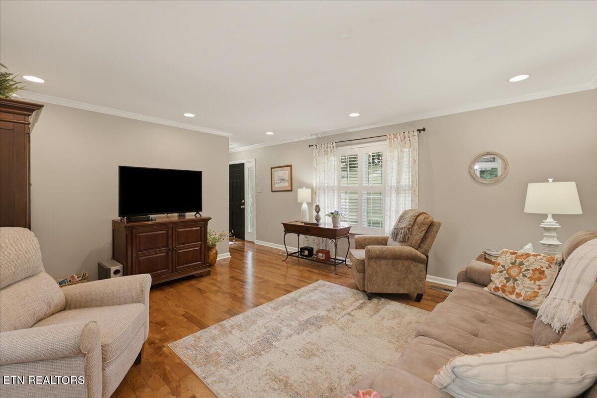 7547 Gynevere Drive Property Photo 8