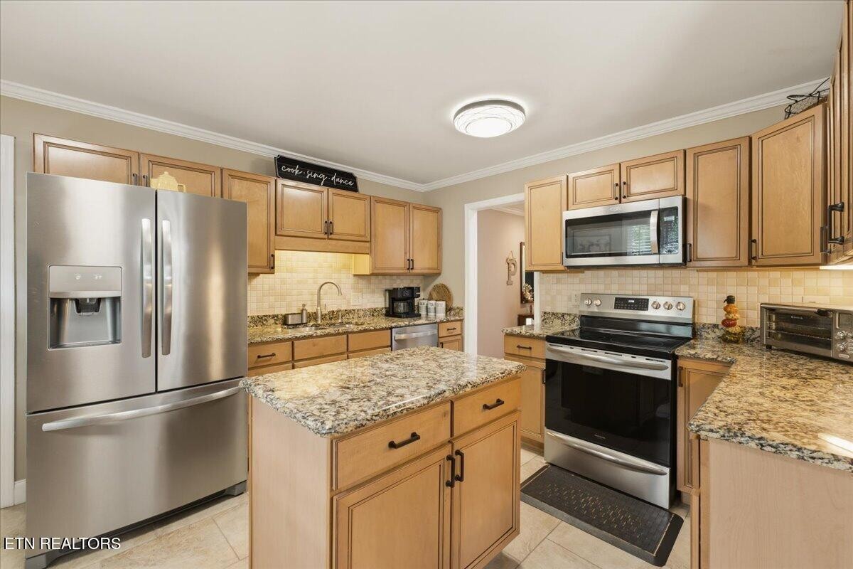 7547 Gynevere Drive Property Photo 14