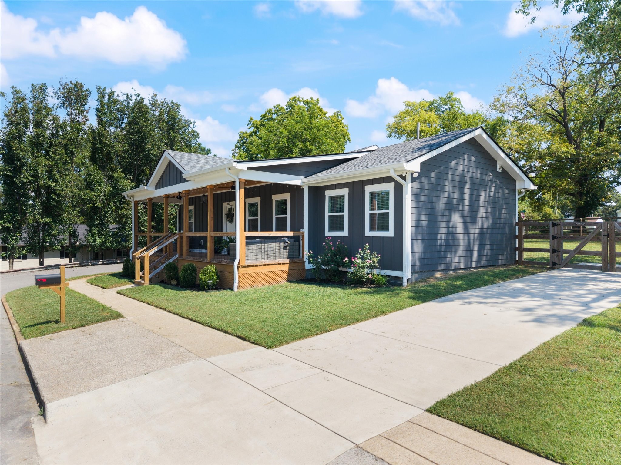 1601 Overton St Property Photo 1