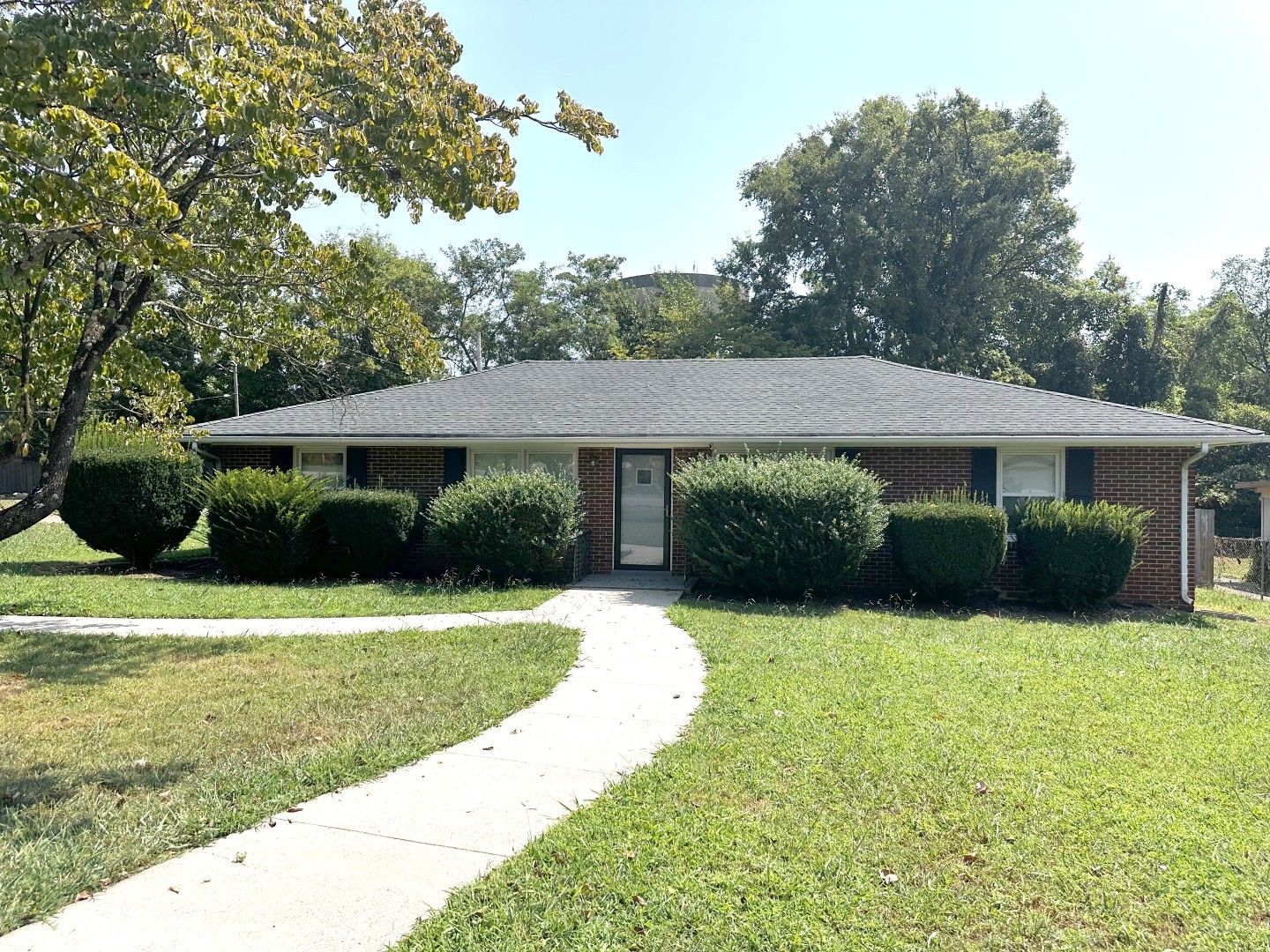 1132 White Blvd Property Photo 1