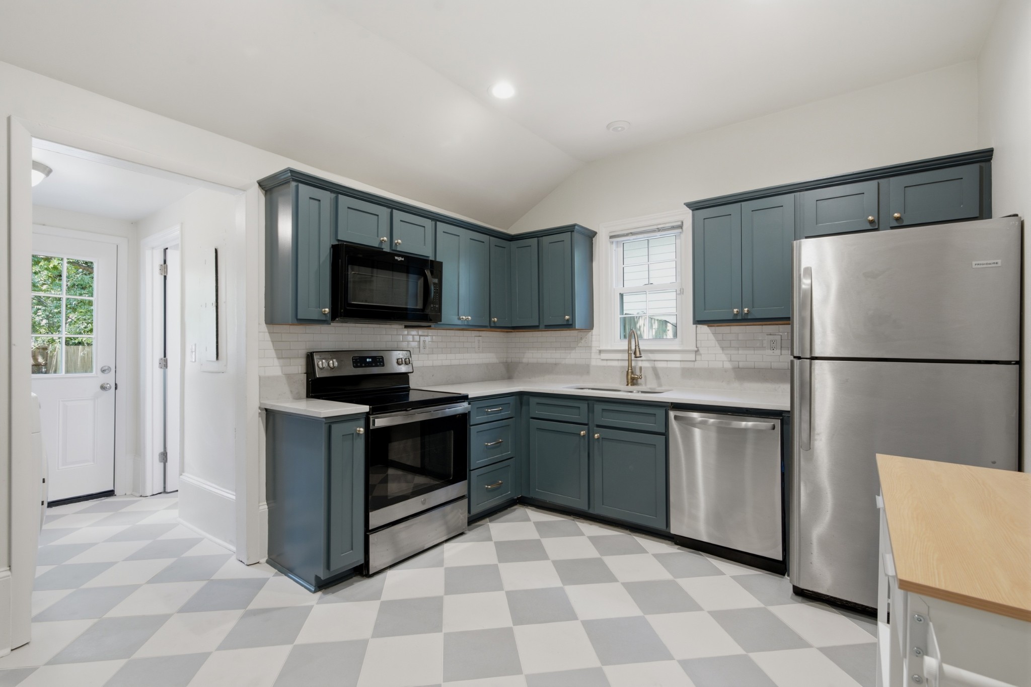 309 Hancock St Property Photo 14