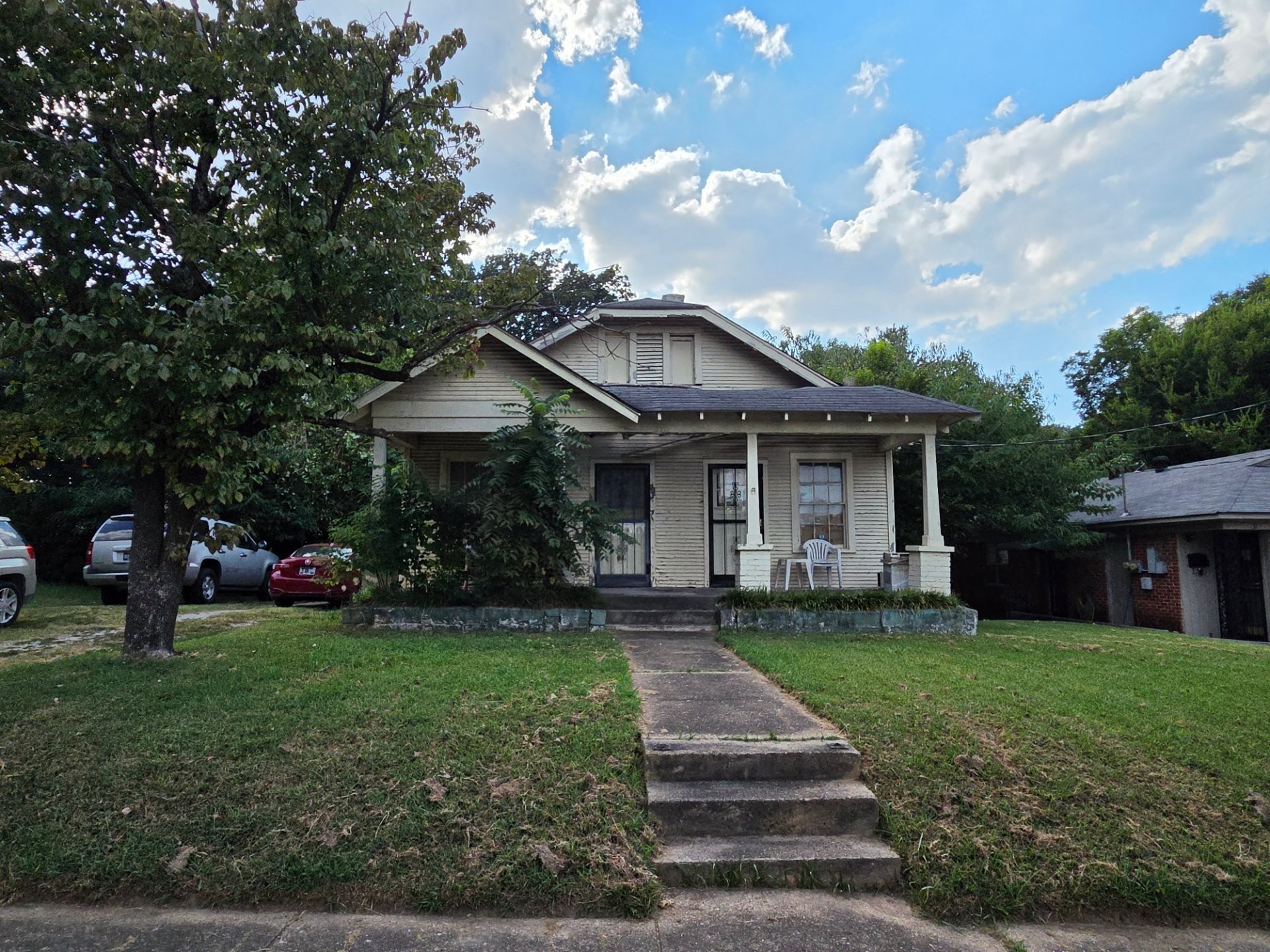 33 S Bingham St Property Photo 1