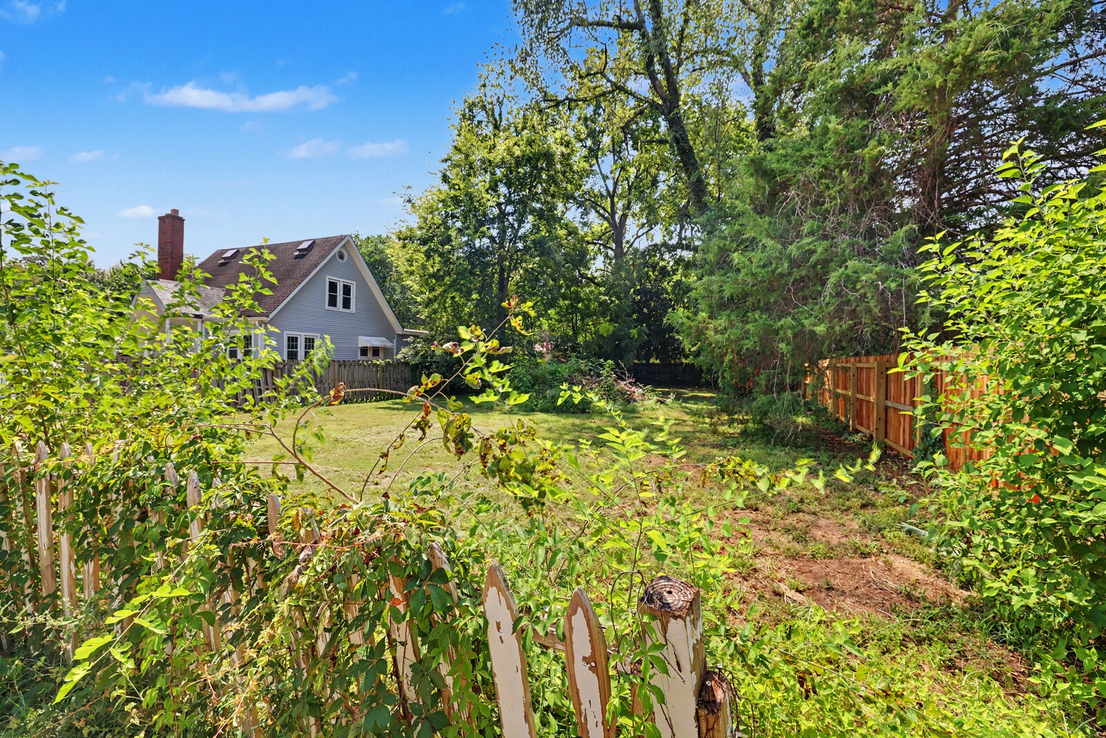 1004 E Vine St Property Photo 5