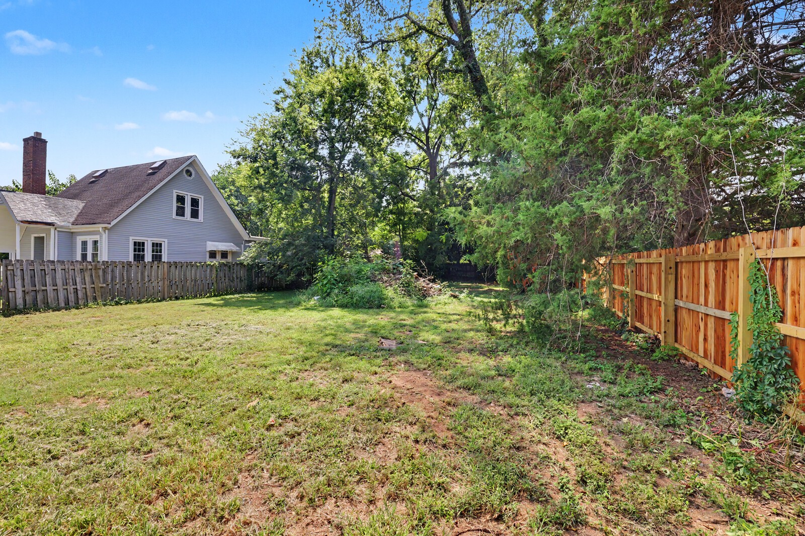 1004 E Vine St Property Photo 7