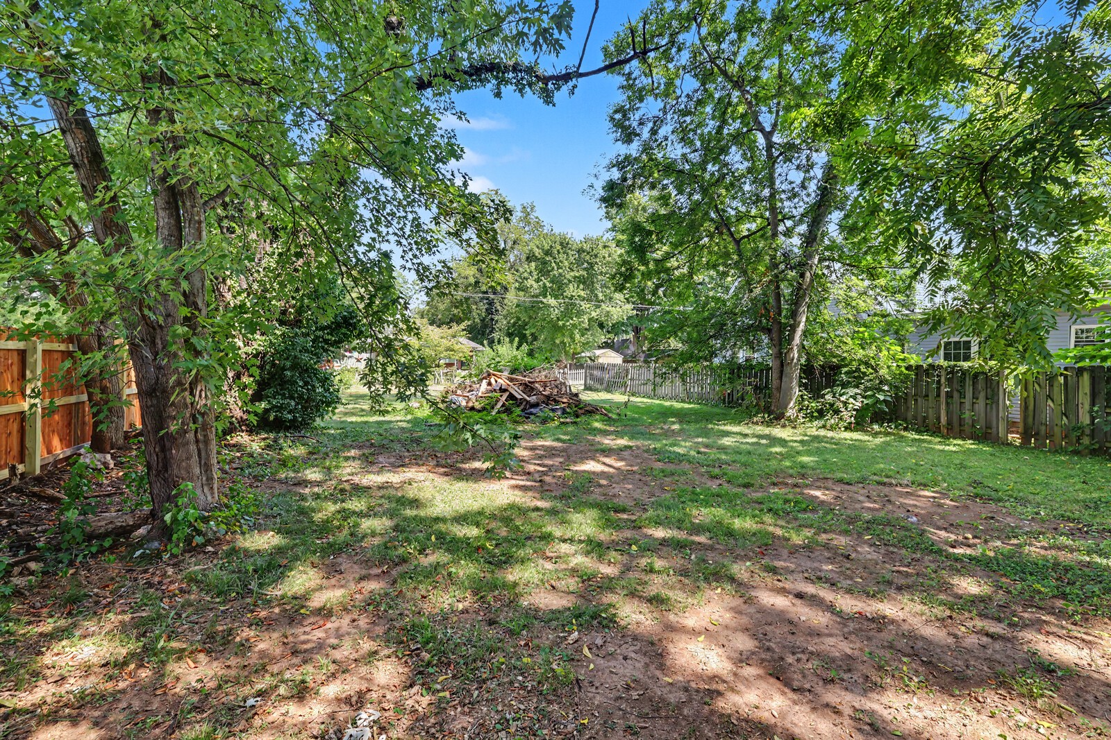 1004 E Vine St Property Photo 10