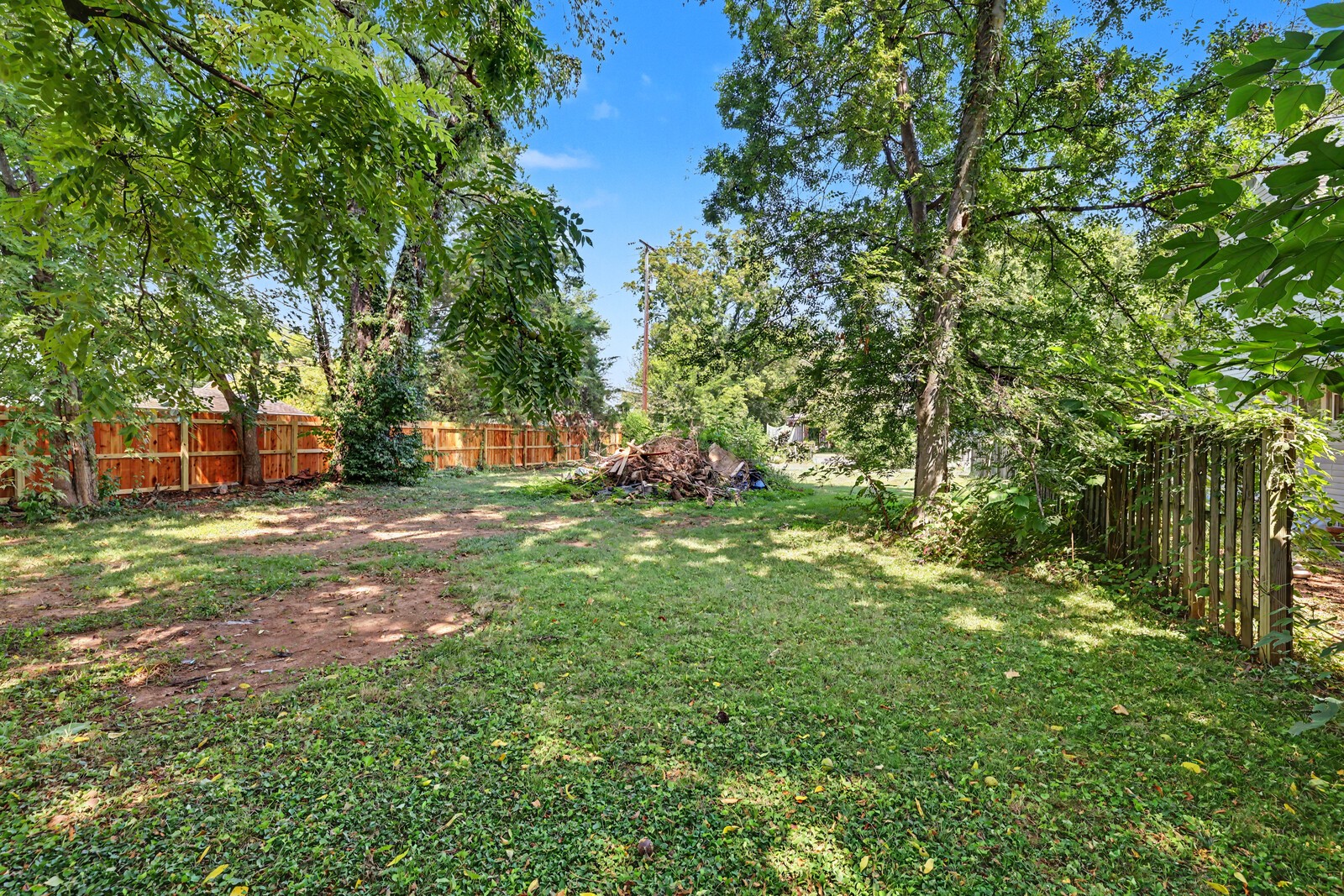 1004 E Vine St Property Photo 11