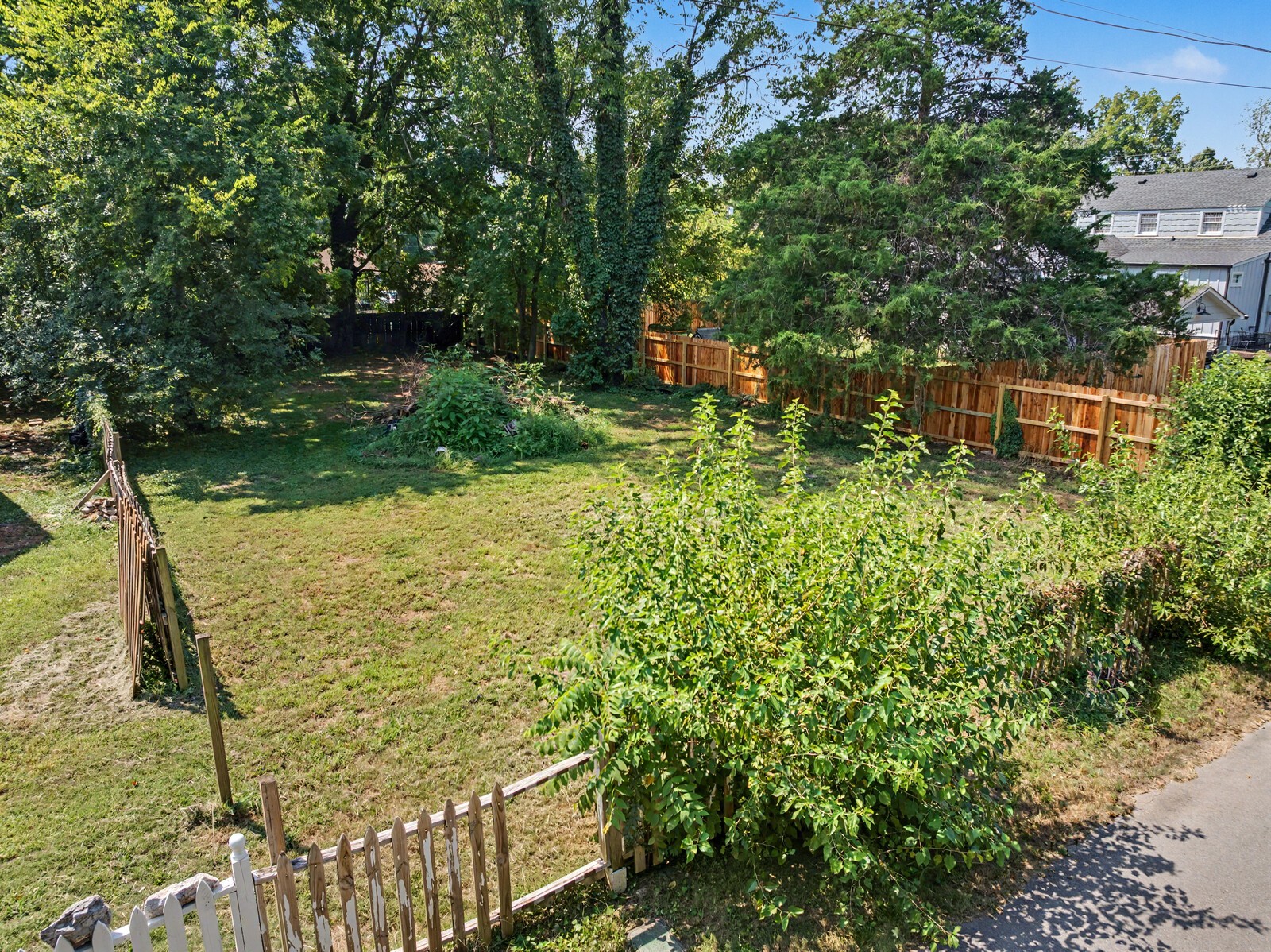 1004 E Vine St Property Photo 12