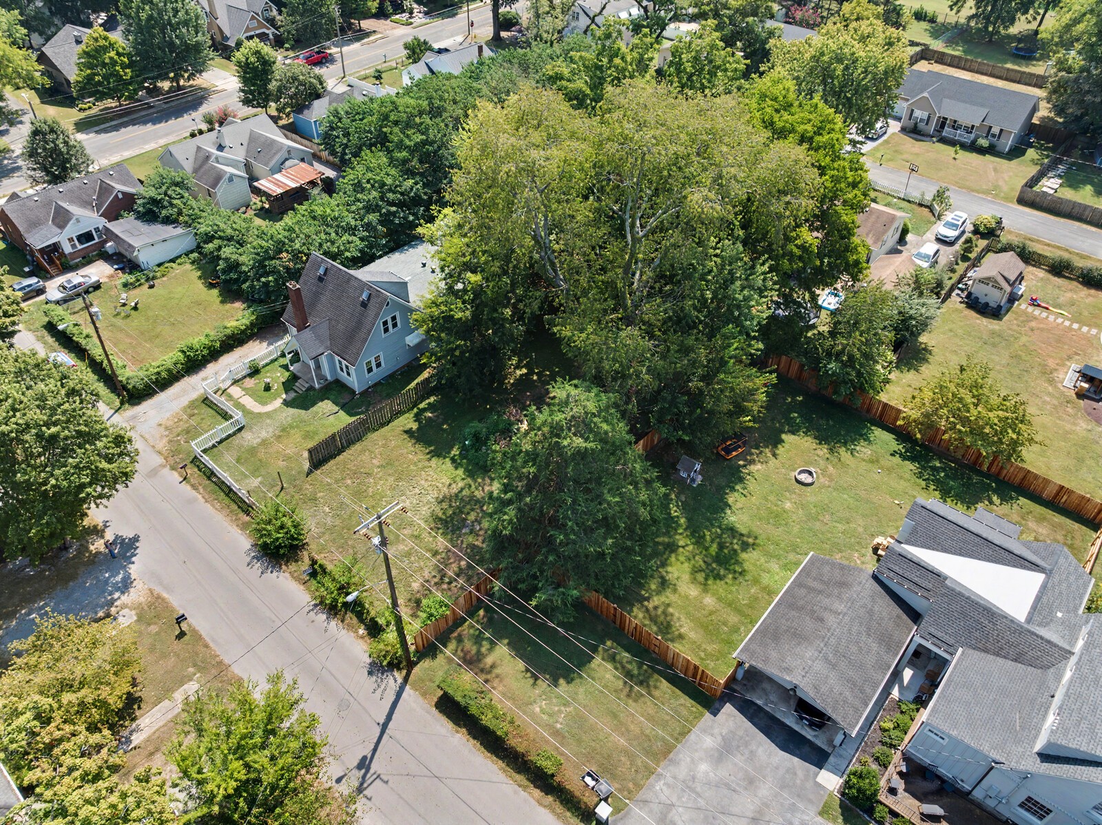1004 E Vine St Property Photo 21