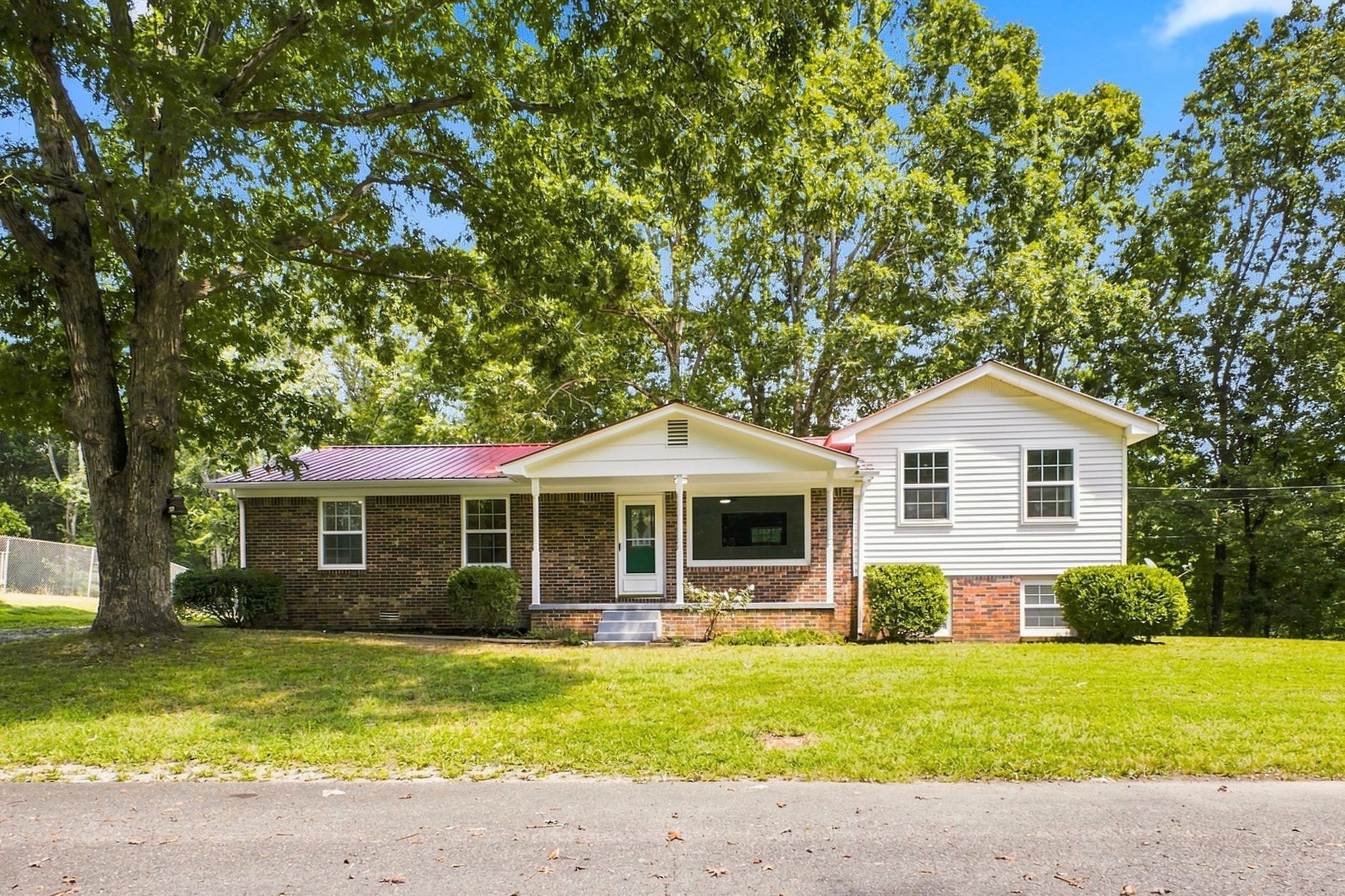 2935 White Oak Dr Property Photo 1