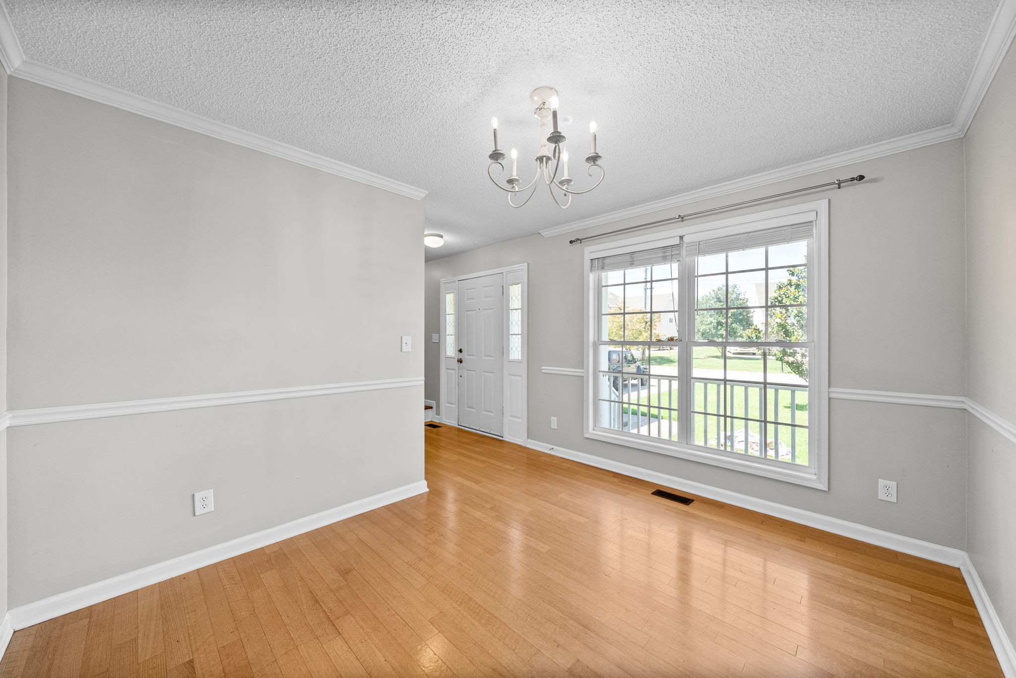 605 Westchester Pl Property Photo 4