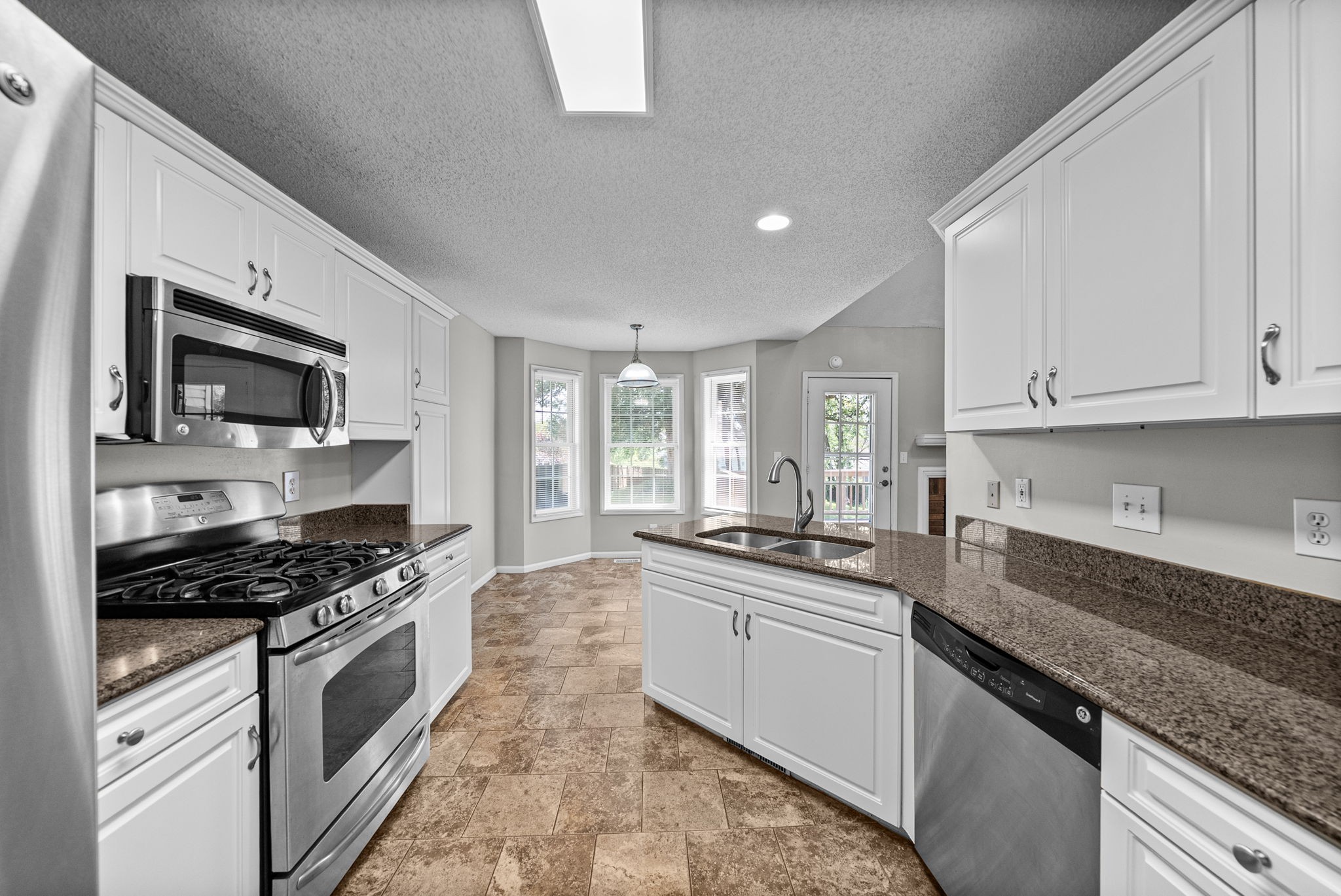 605 Westchester Pl Property Photo 5