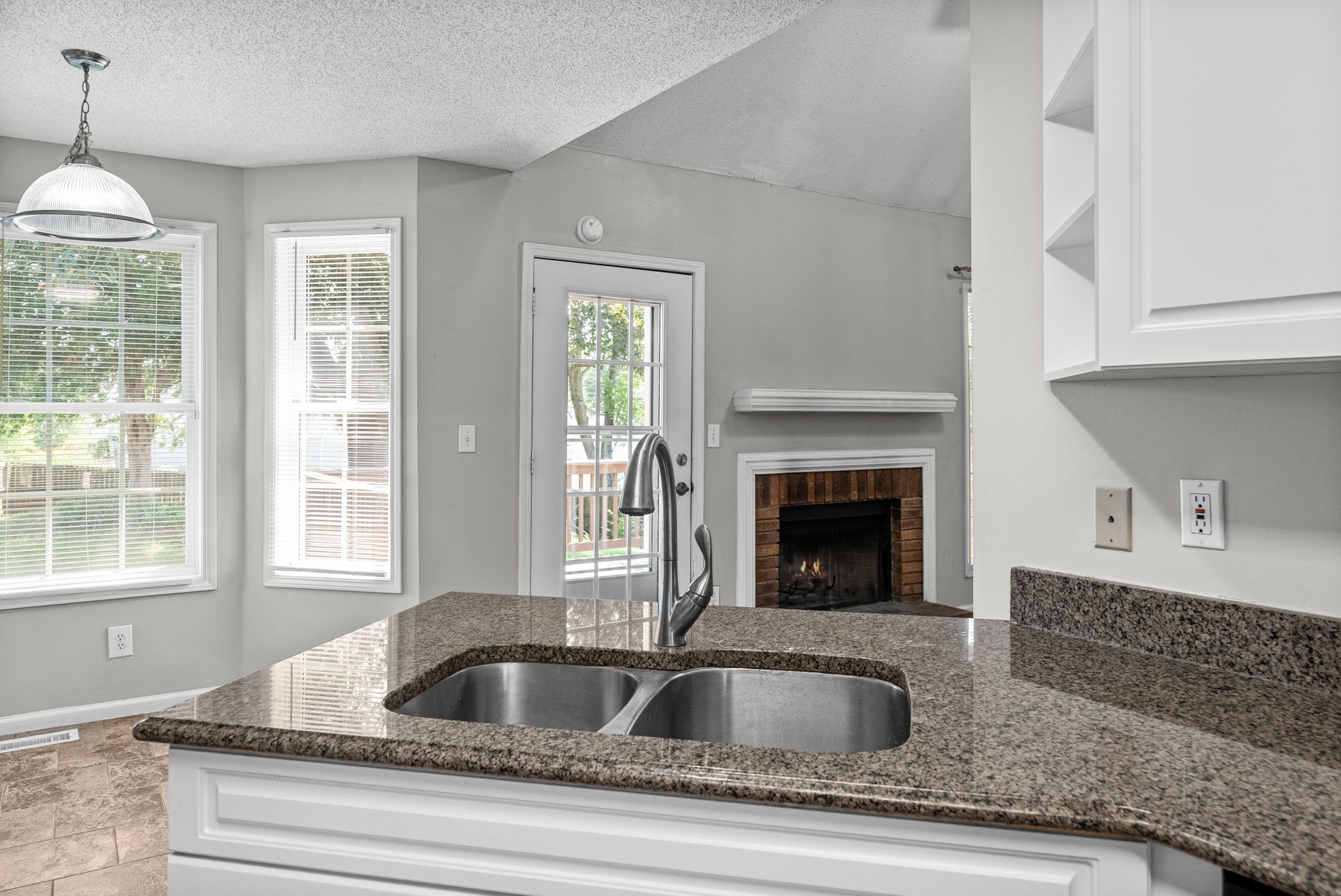 605 Westchester Pl Property Photo 8