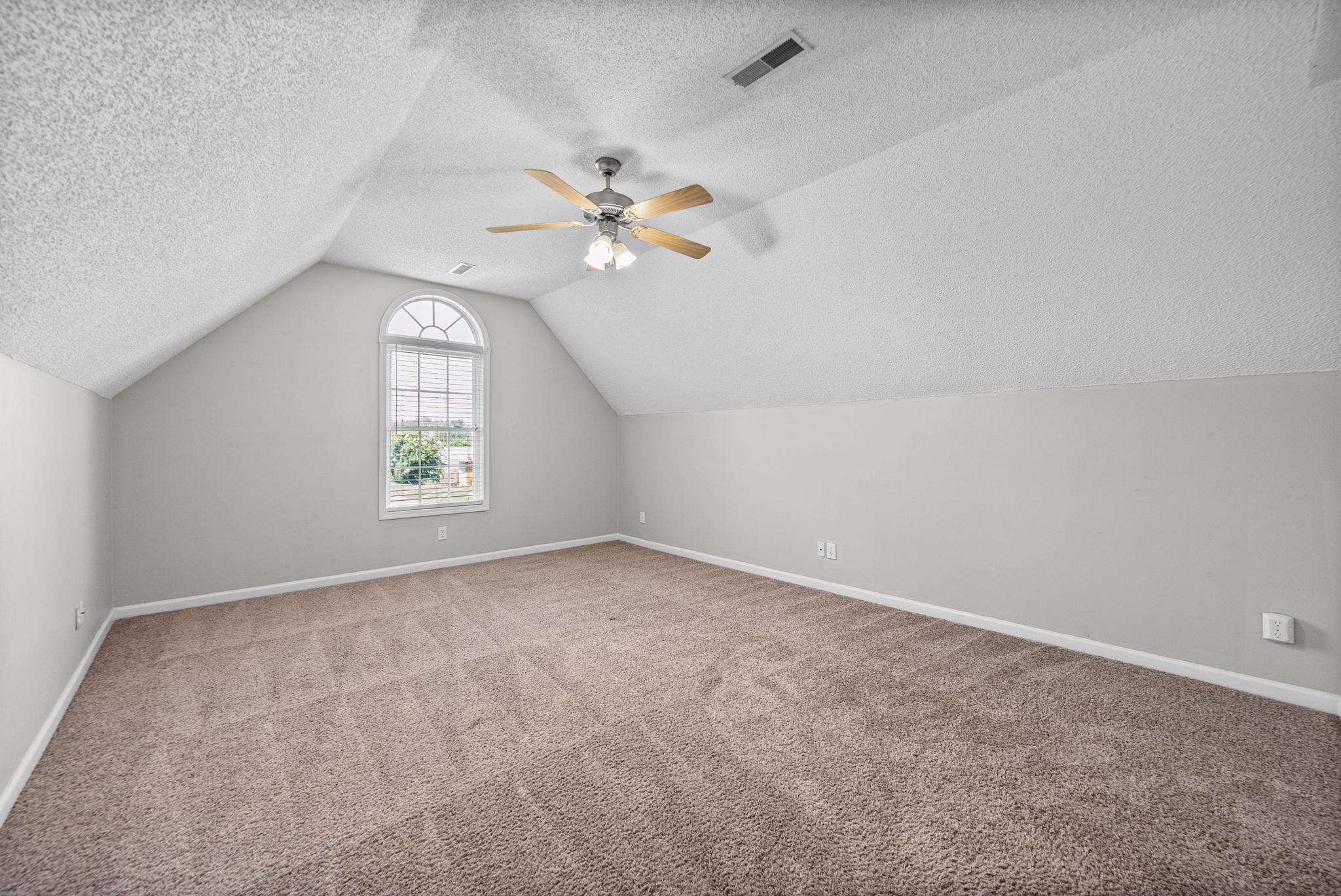 605 Westchester Pl Property Photo 17