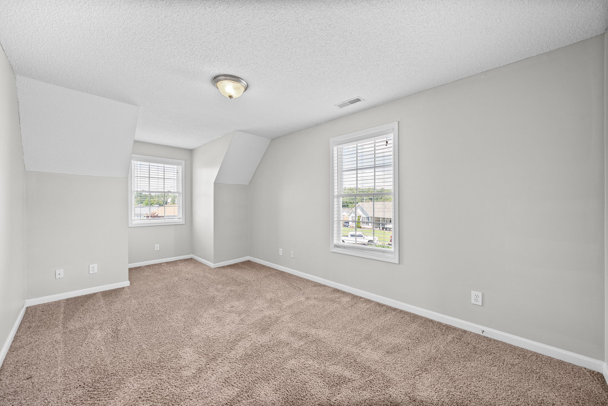 605 Westchester Pl Property Photo 19
