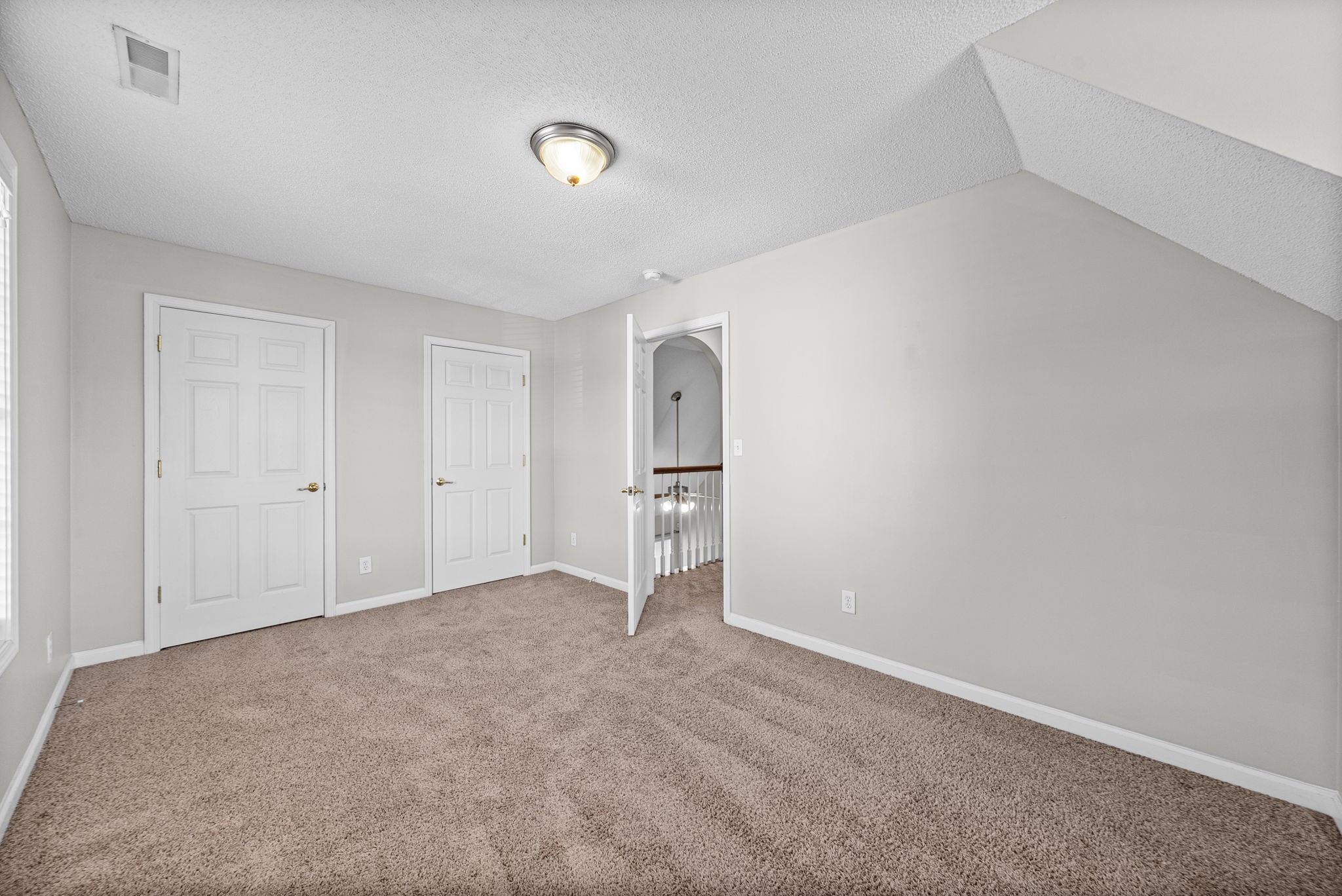 605 Westchester Pl Property Photo 20