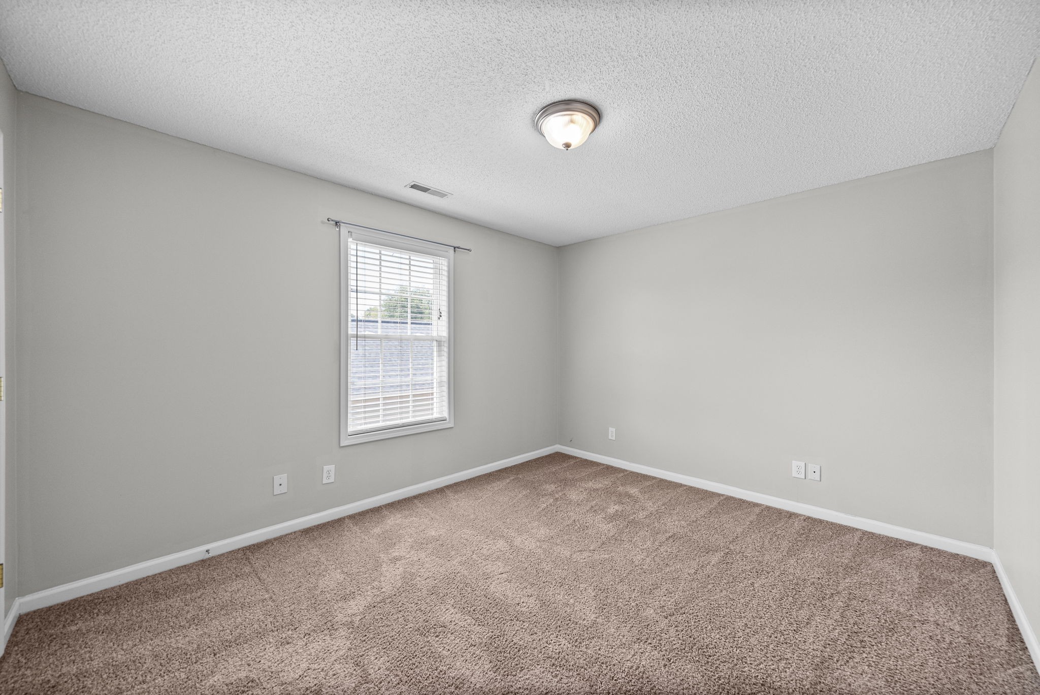 605 Westchester Pl Property Photo 23