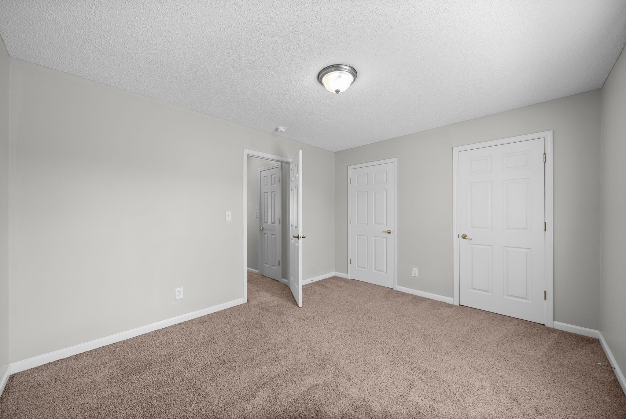 605 Westchester Pl Property Photo 24