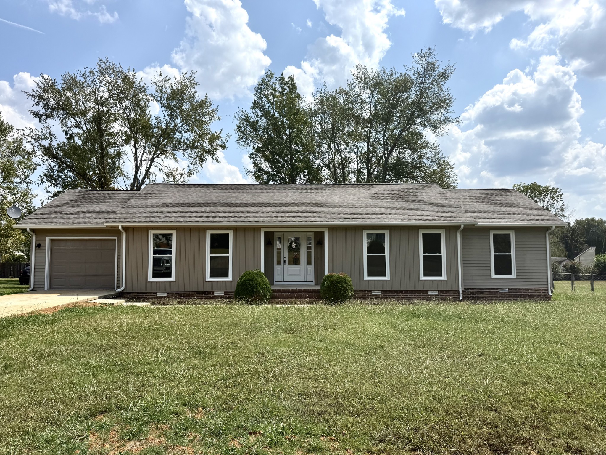 112 Lantern Ln Property Photo 1
