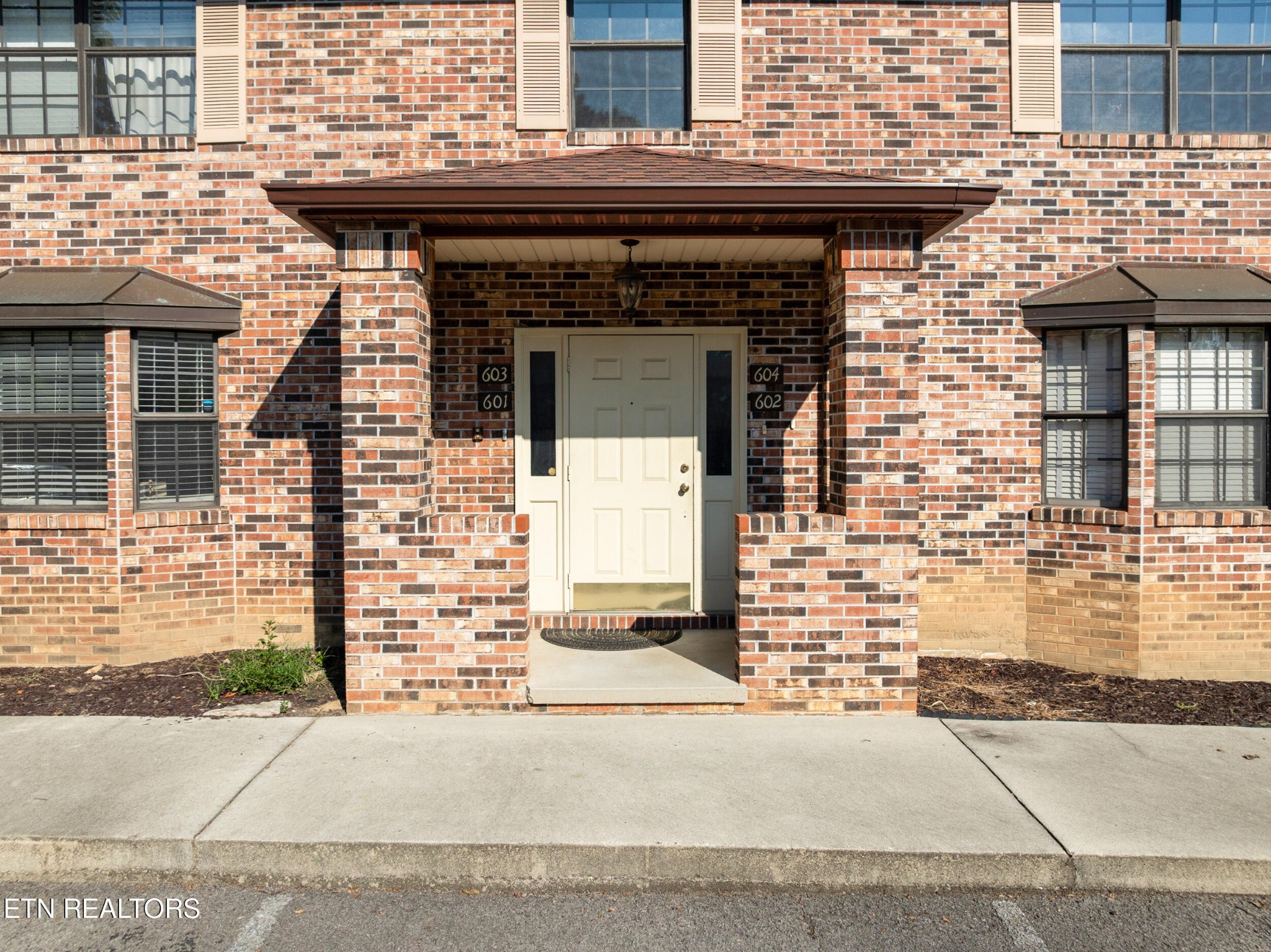 810 Highland Drive Property Photo 2