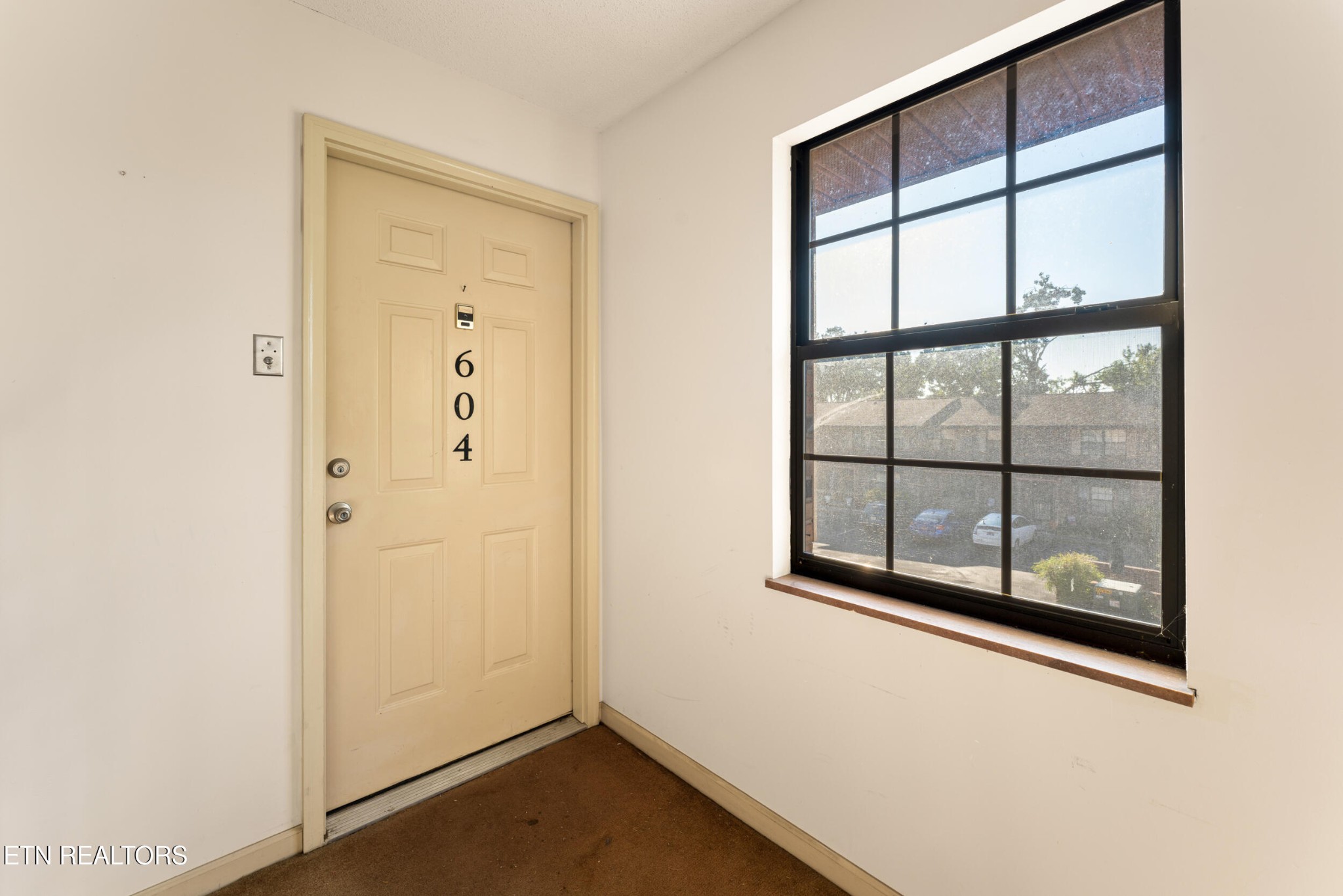 810 Highland Drive Property Photo 4