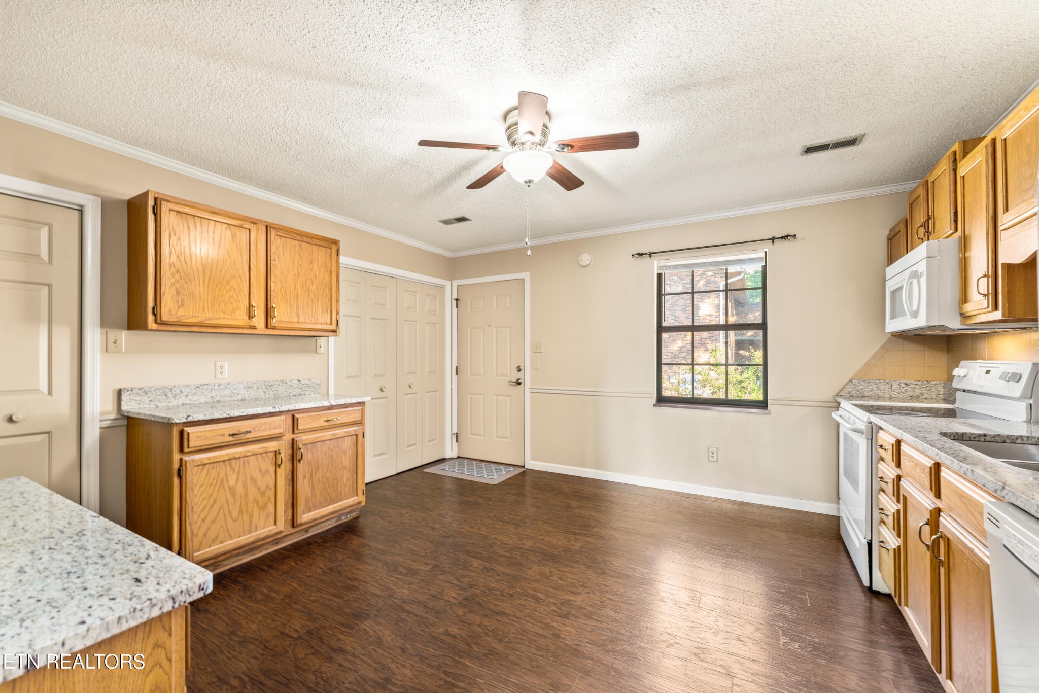 810 Highland Drive Property Photo 8