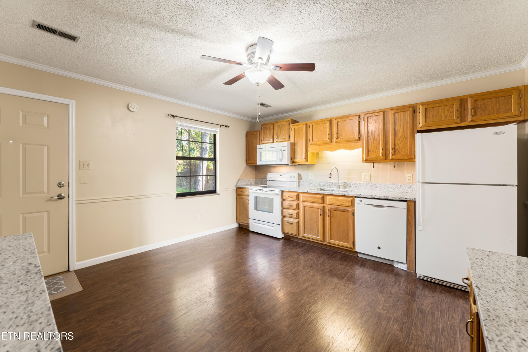 810 Highland Drive Property Photo 10