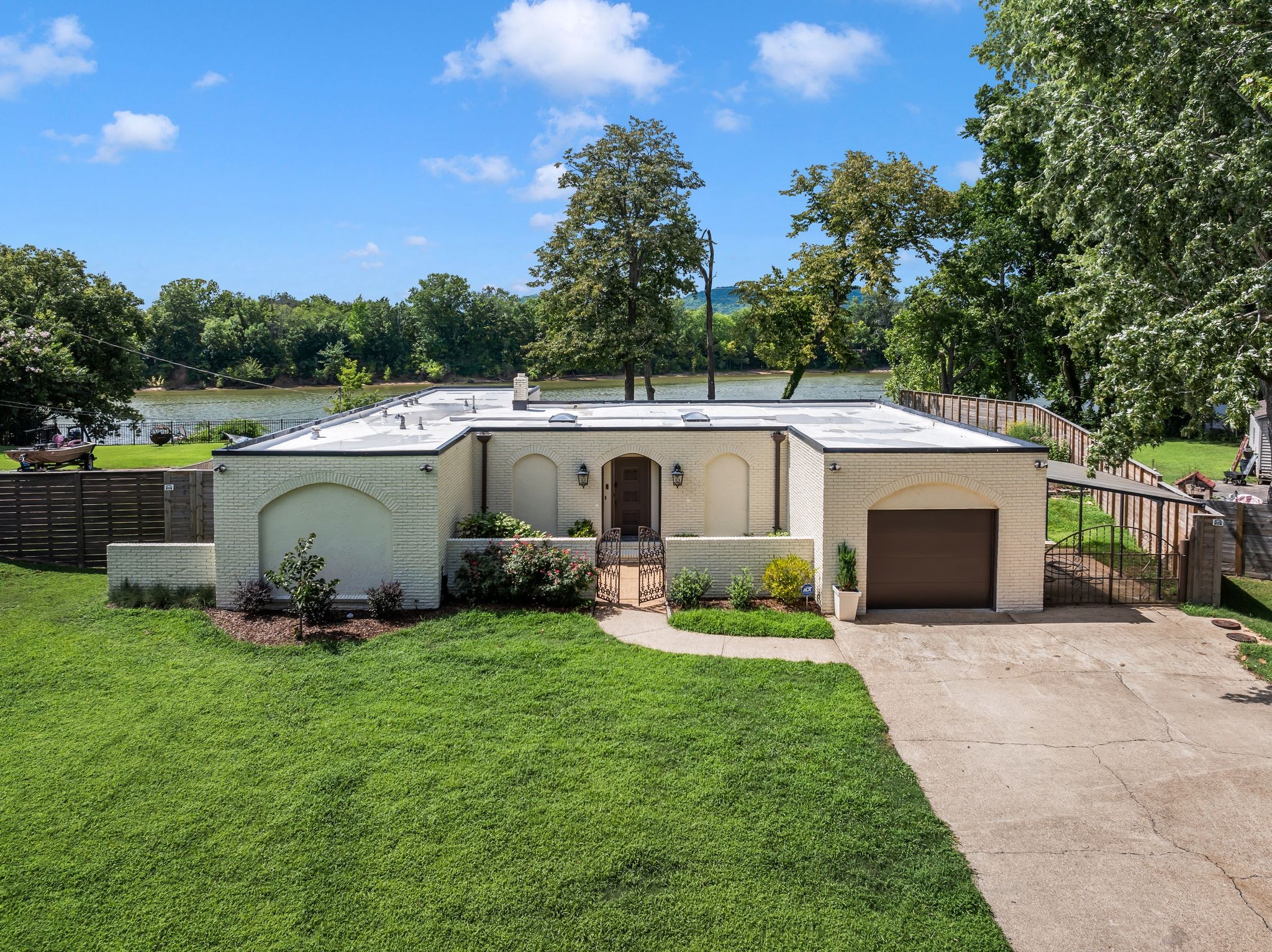 6556 Upton Ln Property Photo 1