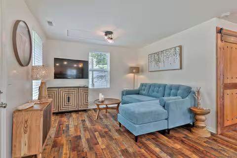 209 Campus Dr Property Photo 4