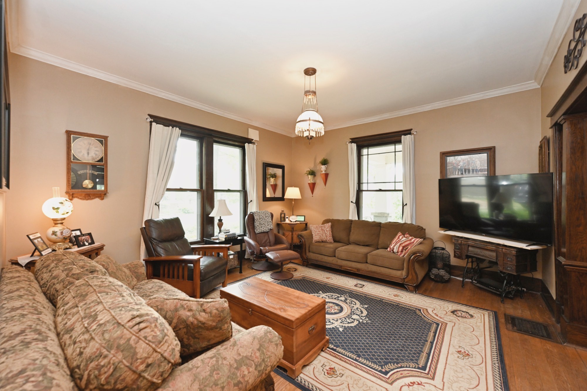 655 E Main St Property Photo 16