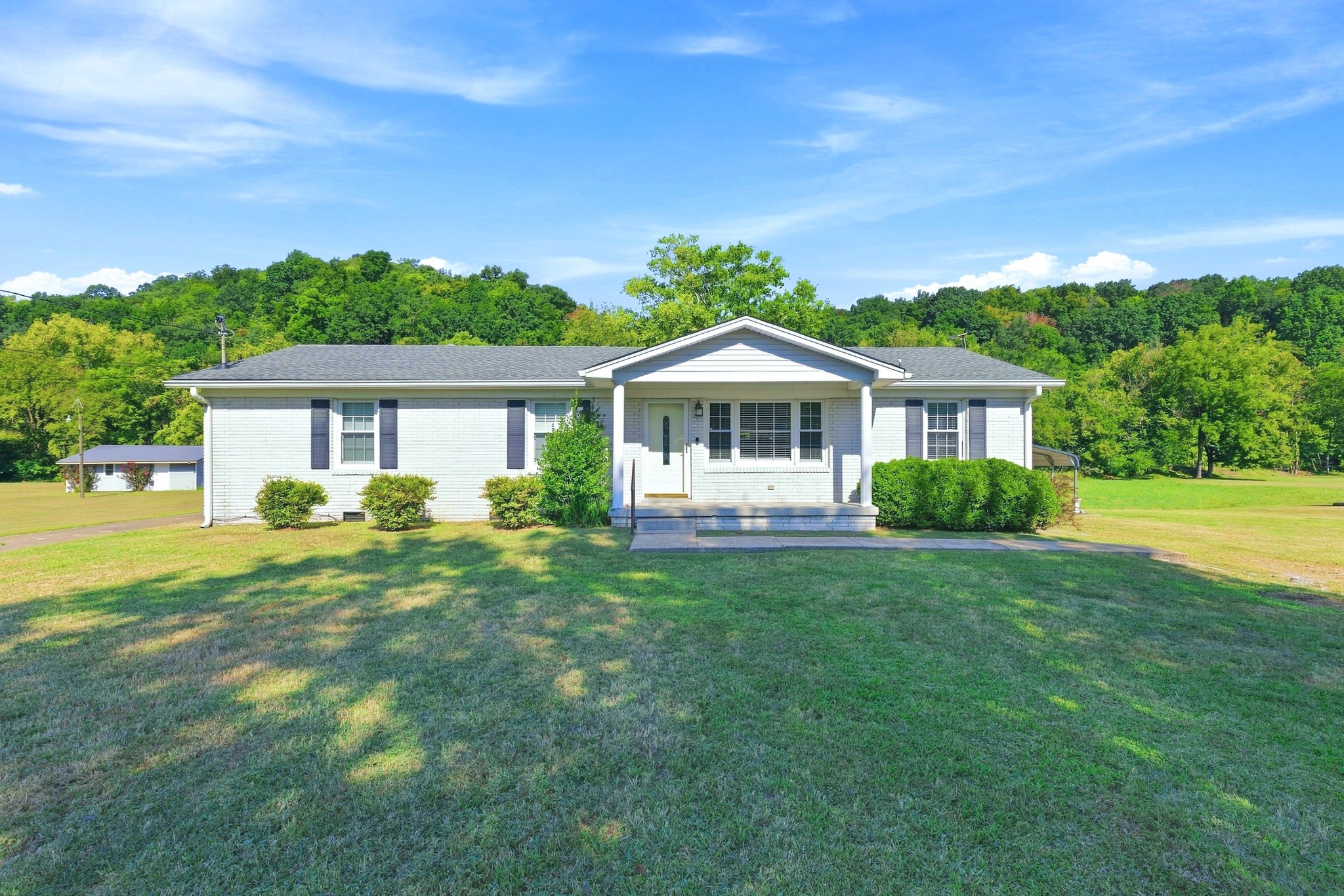 8364 Old Highway 43 Property Photo 1