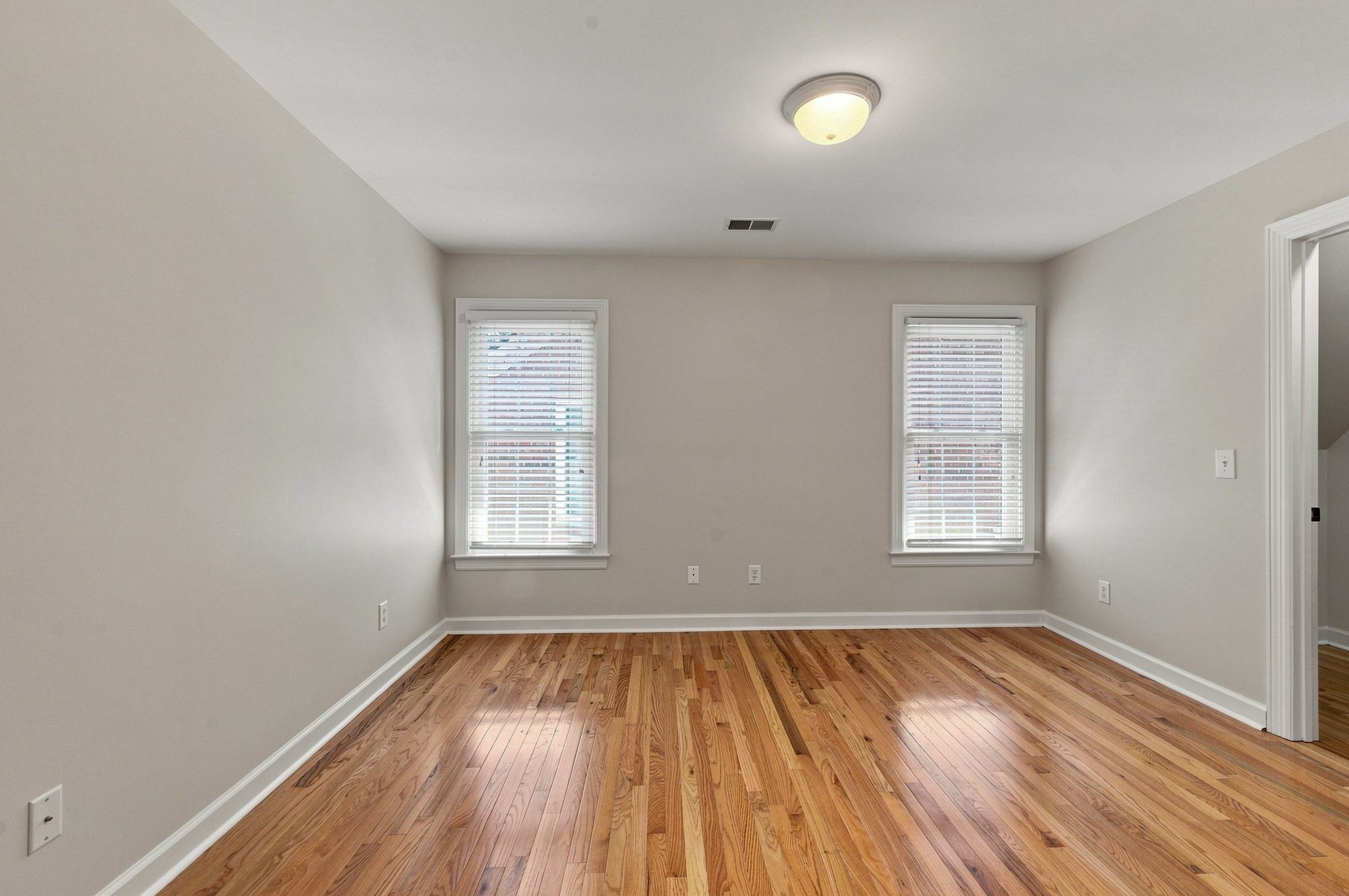 512 Crofton Park Ln Property Photo 32