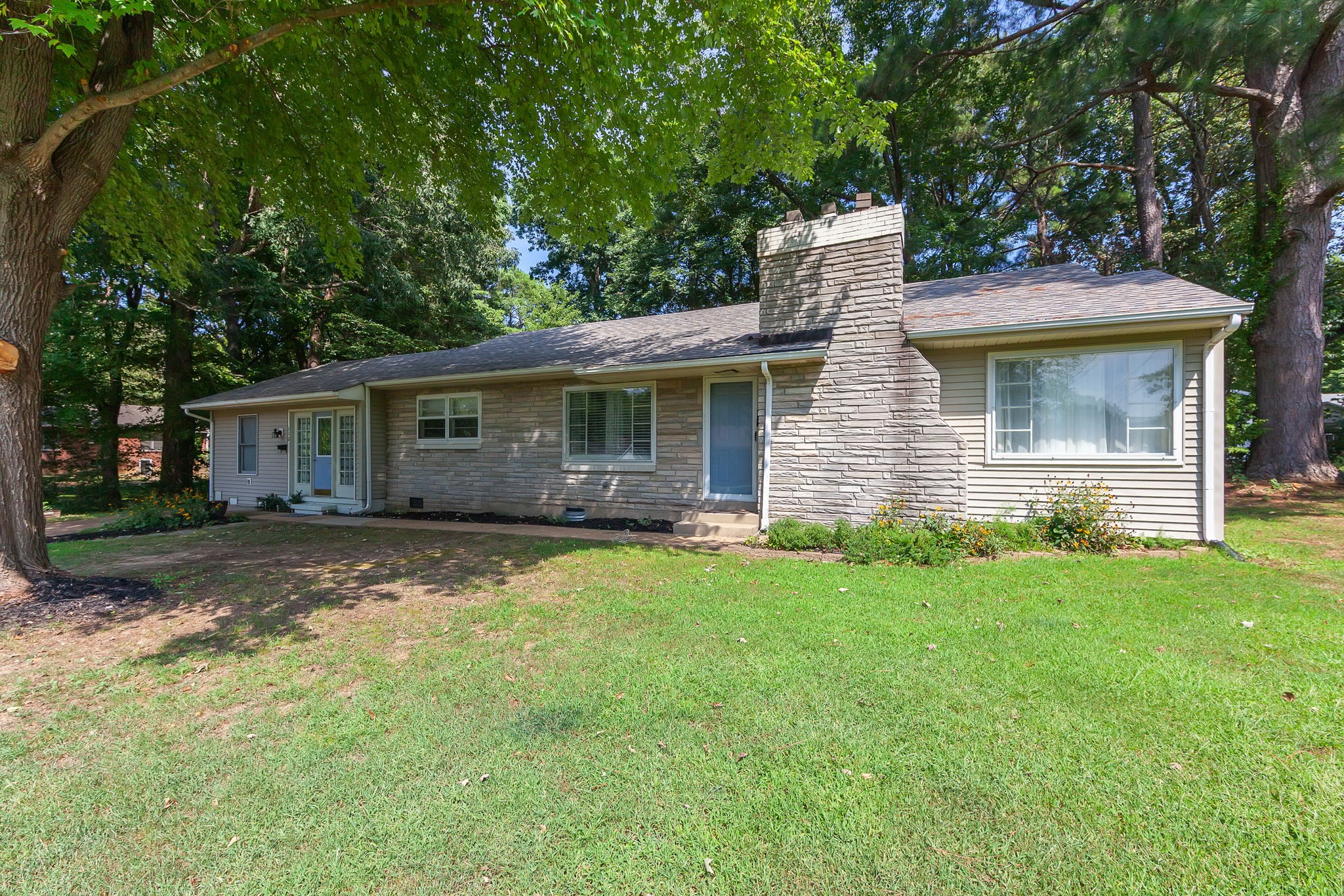 110 Laura St Property Photo 1