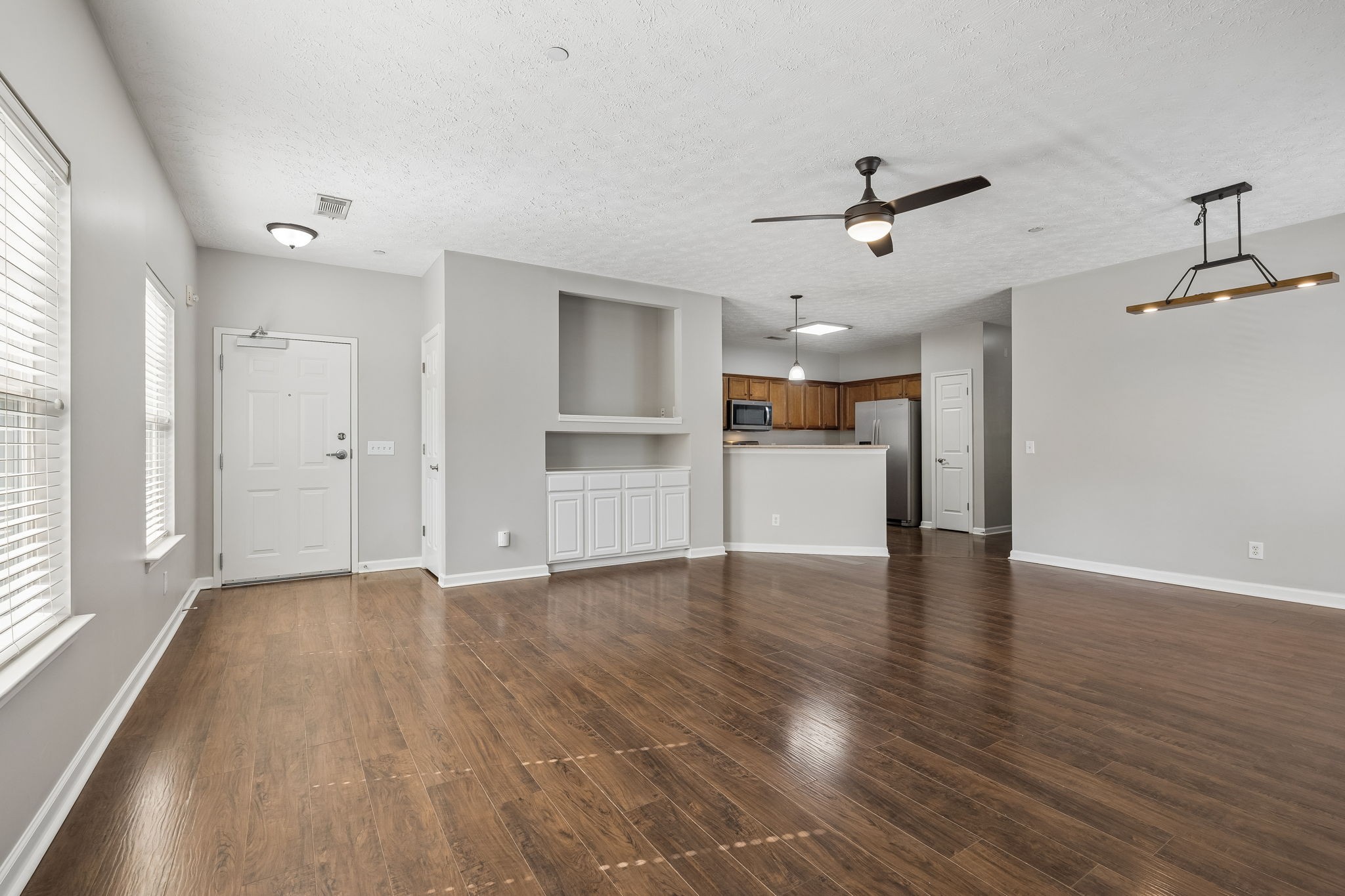 1017 Park Run Dr Property Photo 4