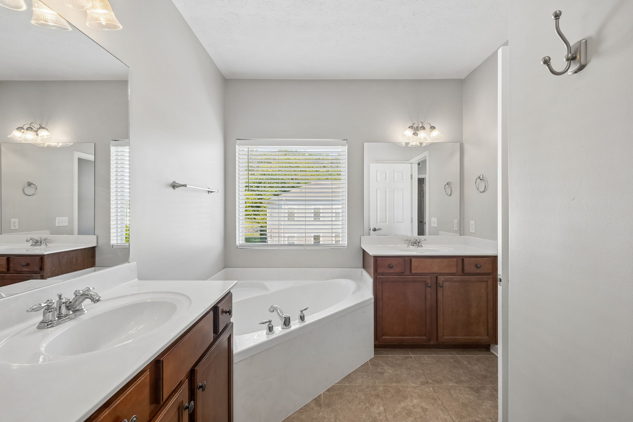 1017 Park Run Dr Property Photo 16