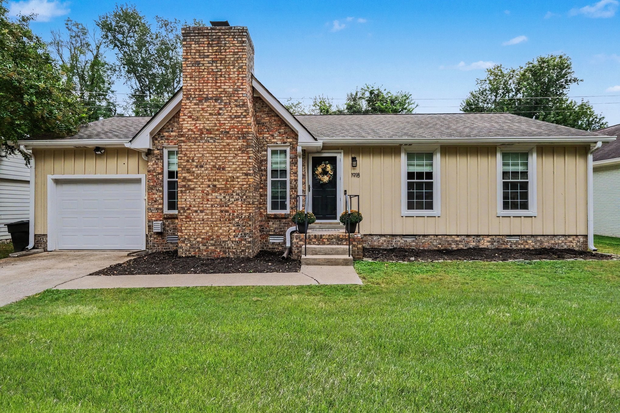 1918 Redbud Ct Property Photo 1
