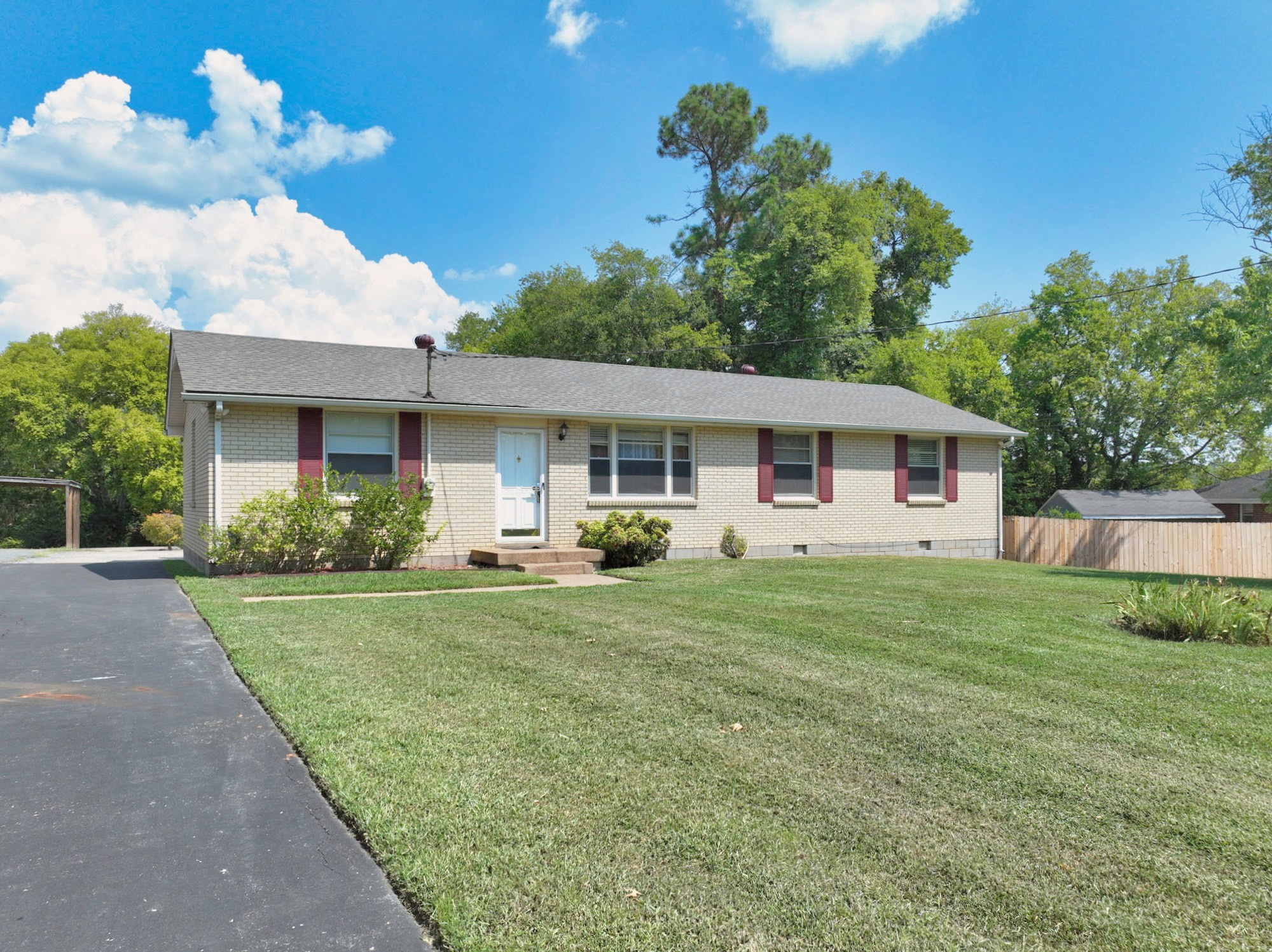 100 Mcbratney Dr Property Photo 1