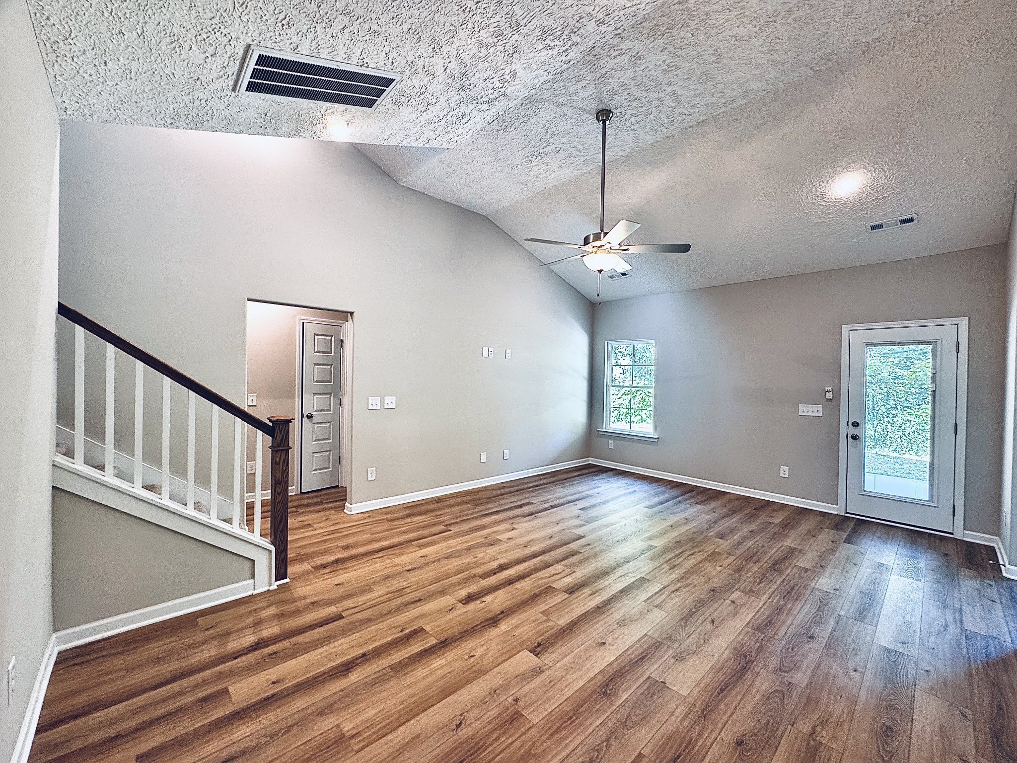 69 Laurel View St Property Photo 4