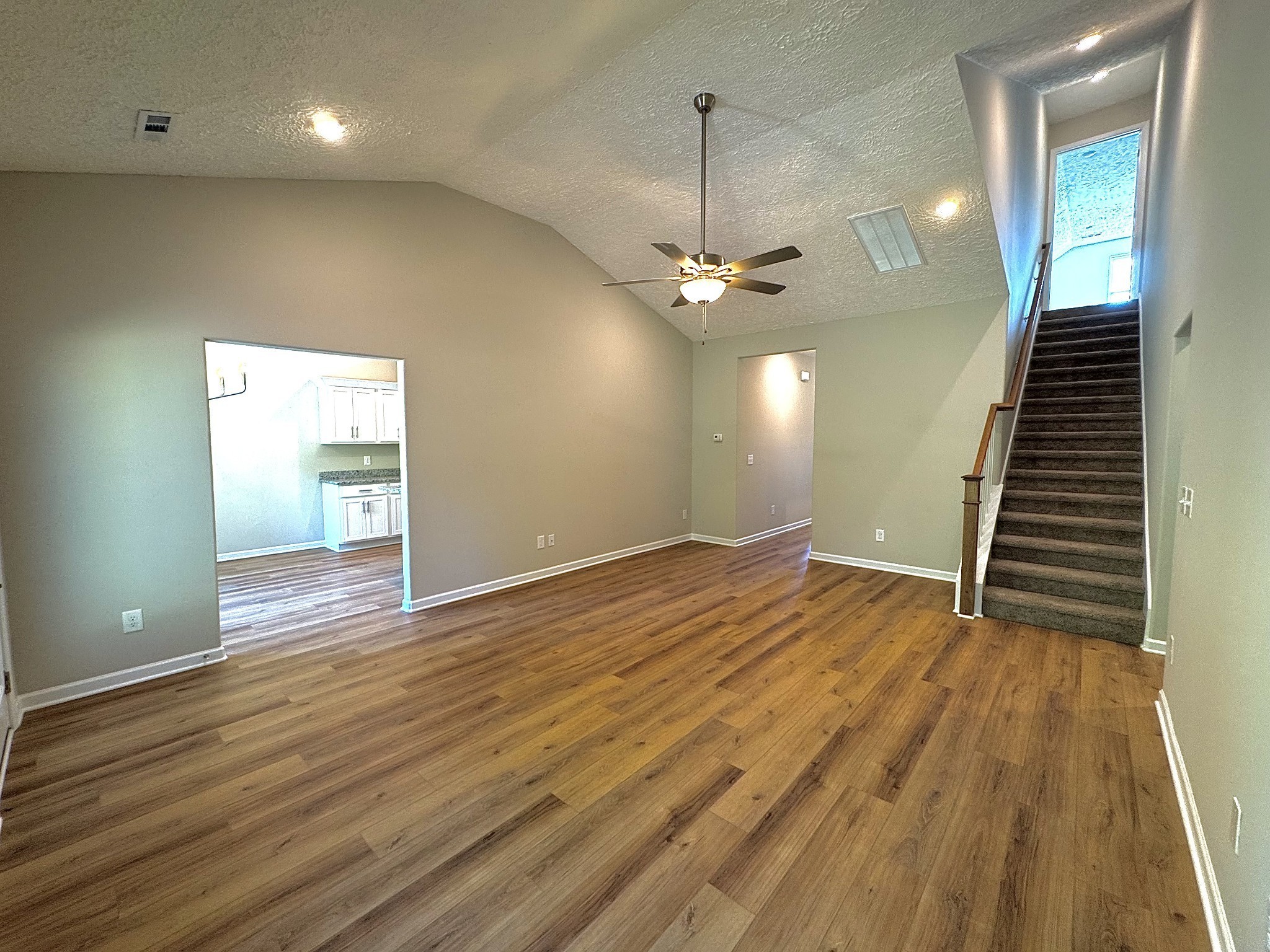 69 Laurel View St Property Photo 6