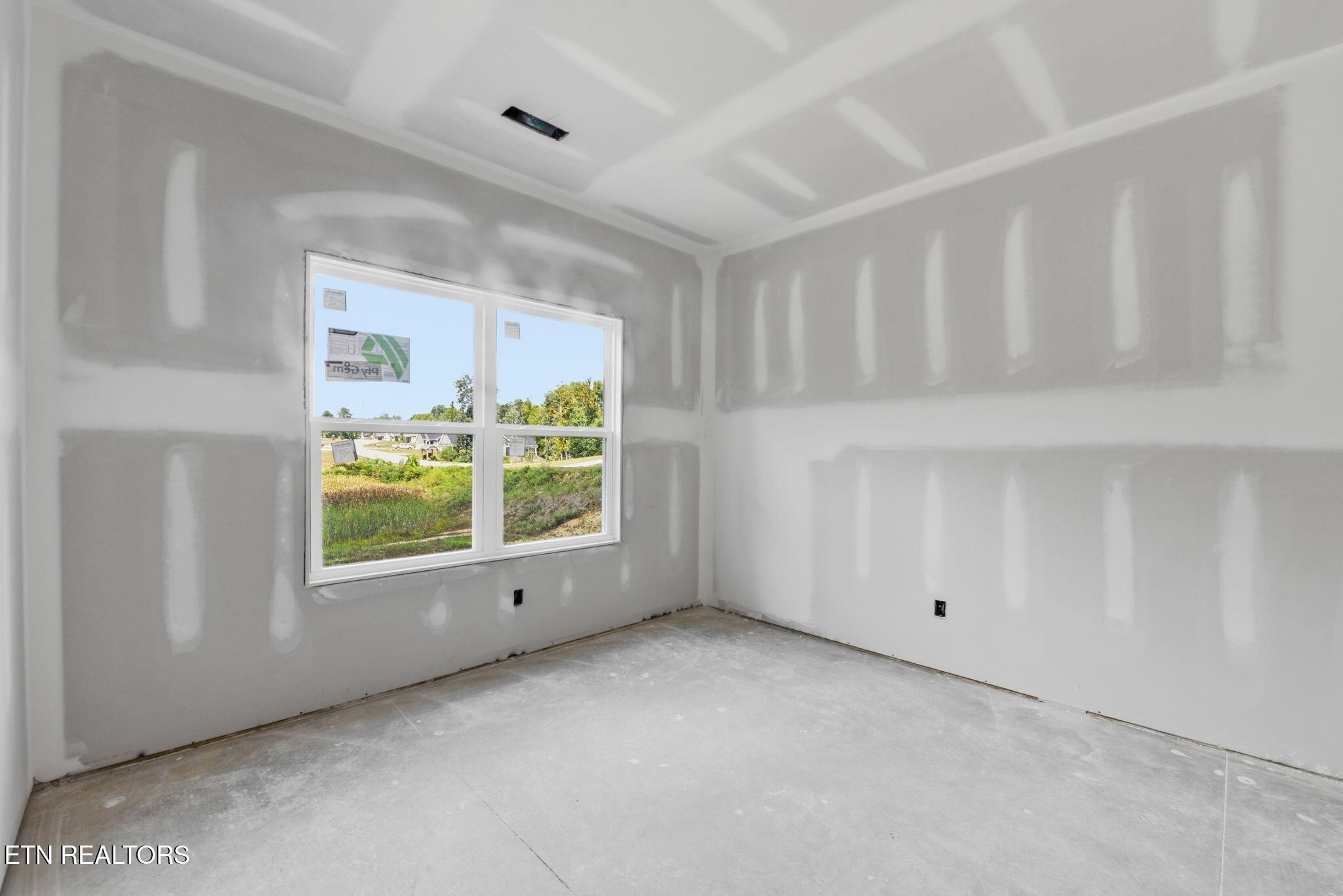 819 Greenhead Lane Property Photo 8