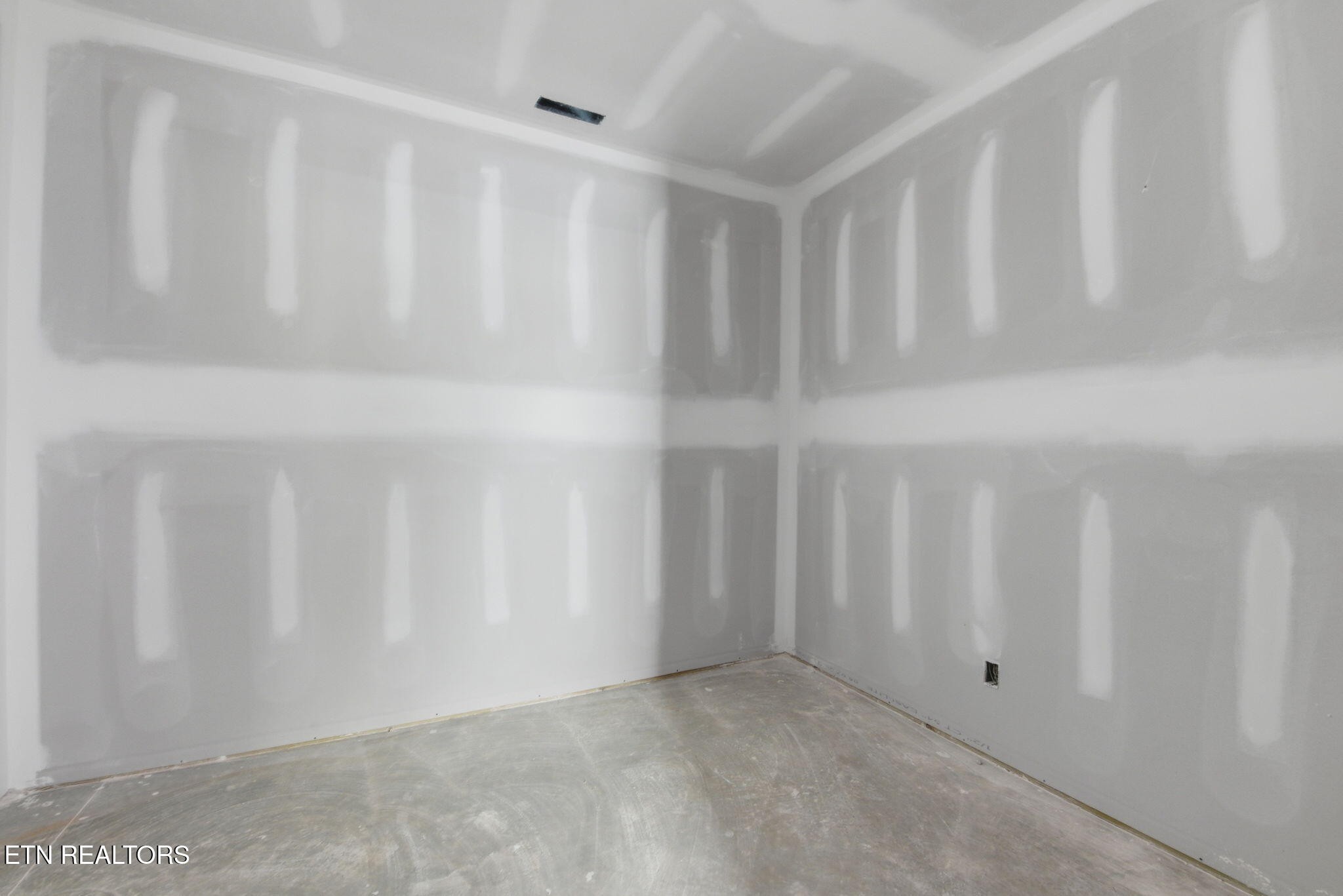 819 Greenhead Lane Property Photo 14