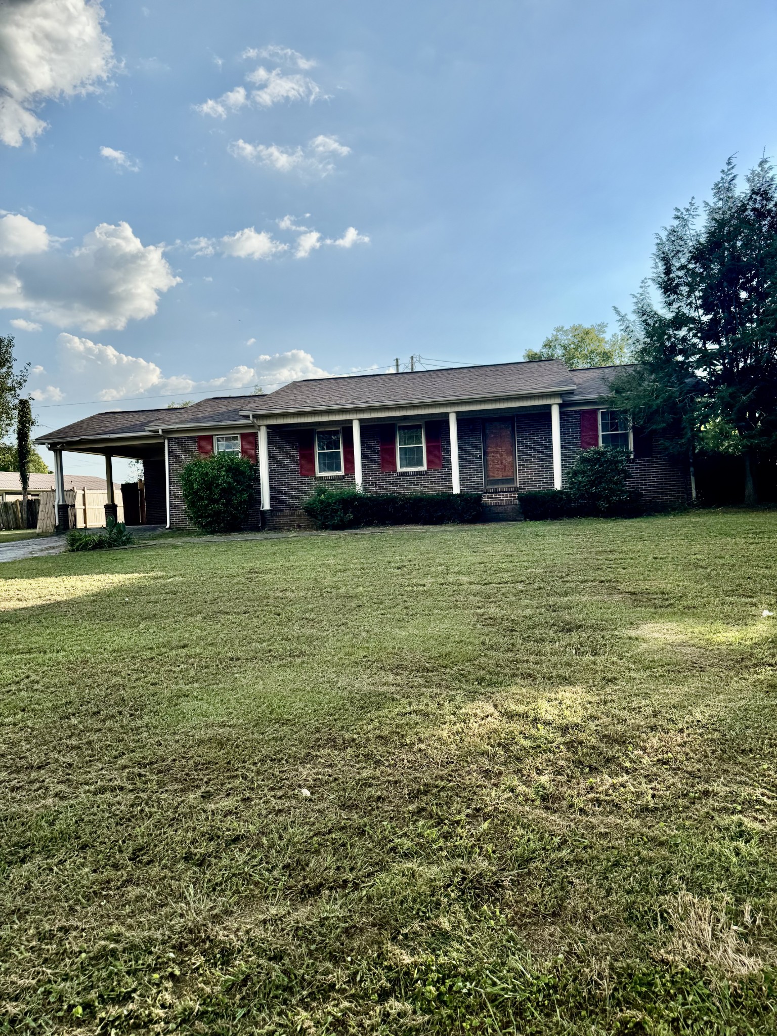 214 River Dr Property Photo 1
