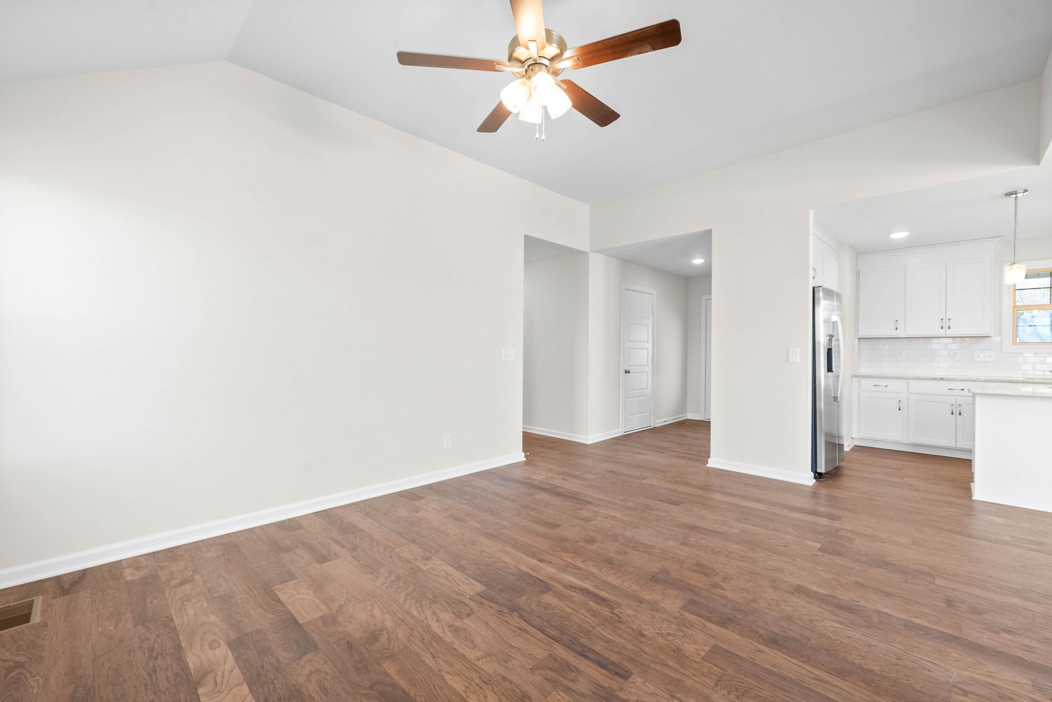 1498 Hallies Way Property Photo 6