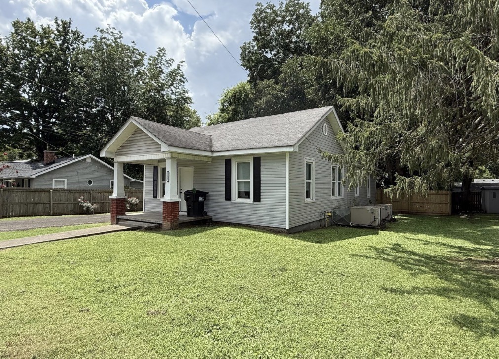 1225 N Spring St Property Photo 1