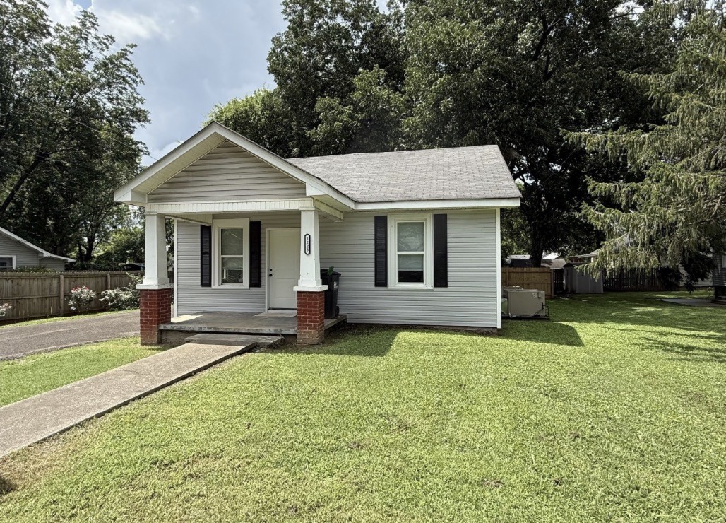1225 N Spring St Property Photo 2