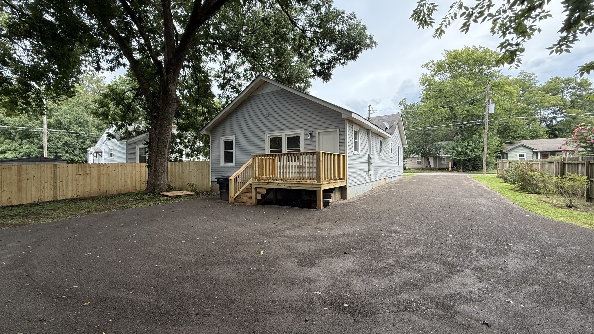 1225 N Spring St Property Photo 4