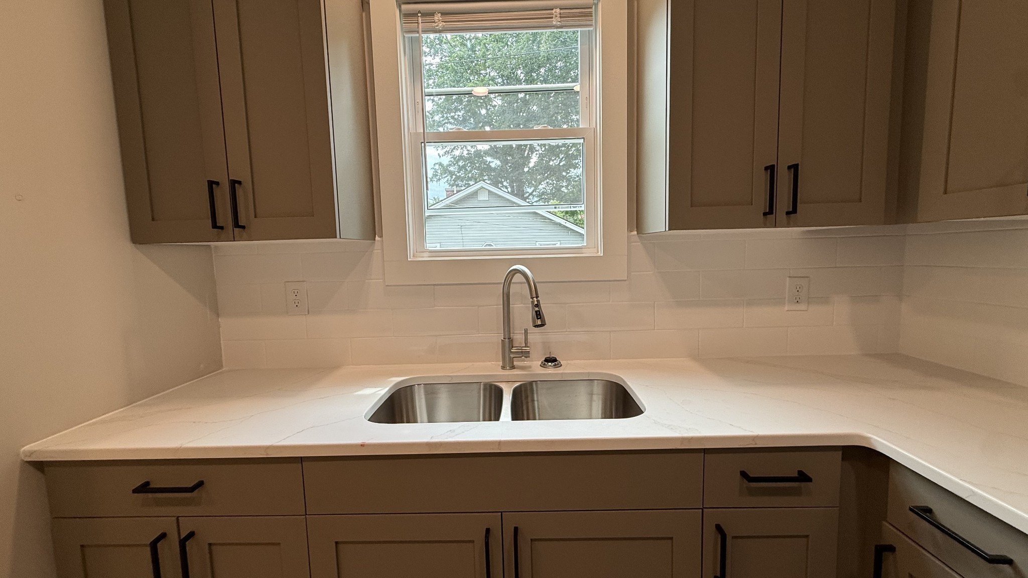 1225 N Spring St Property Photo 10
