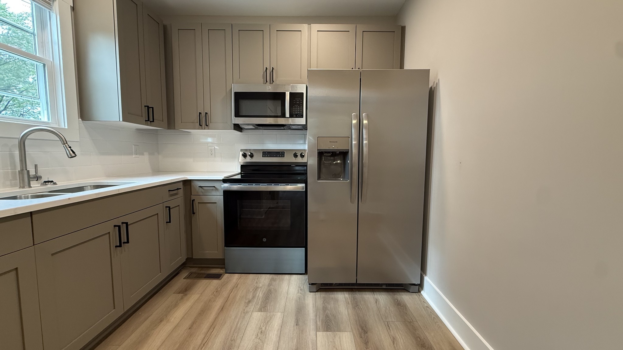 1225 N Spring St Property Photo 11
