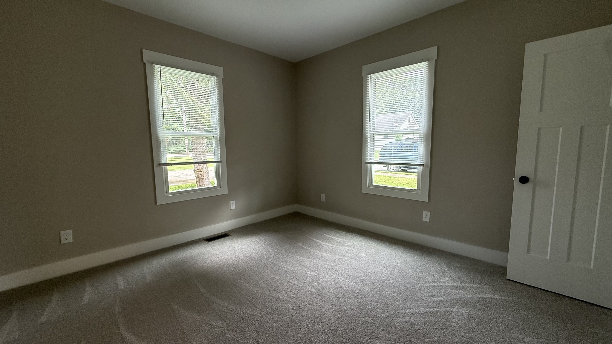 1225 N Spring St Property Photo 14