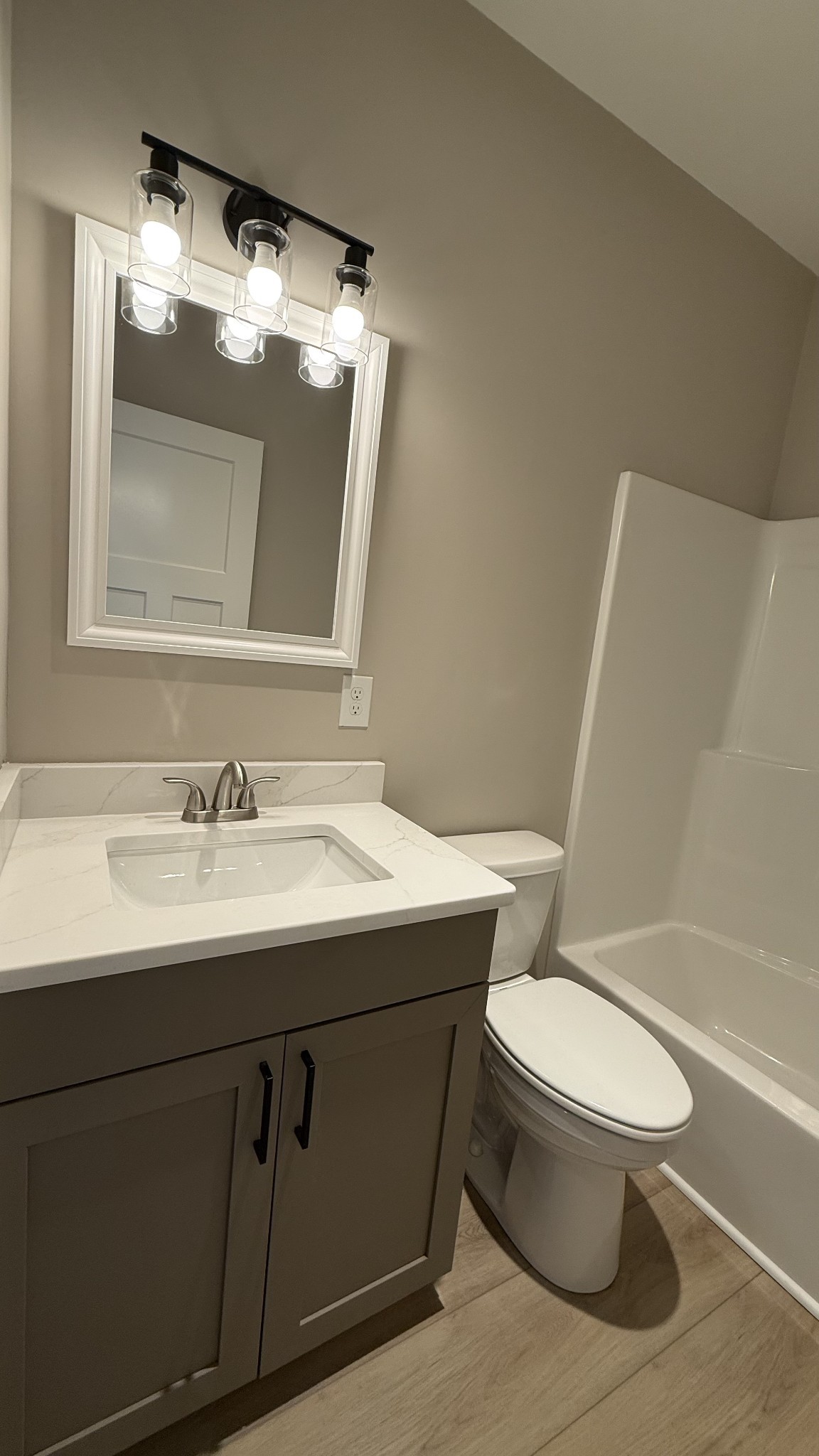 1225 N Spring St Property Photo 18