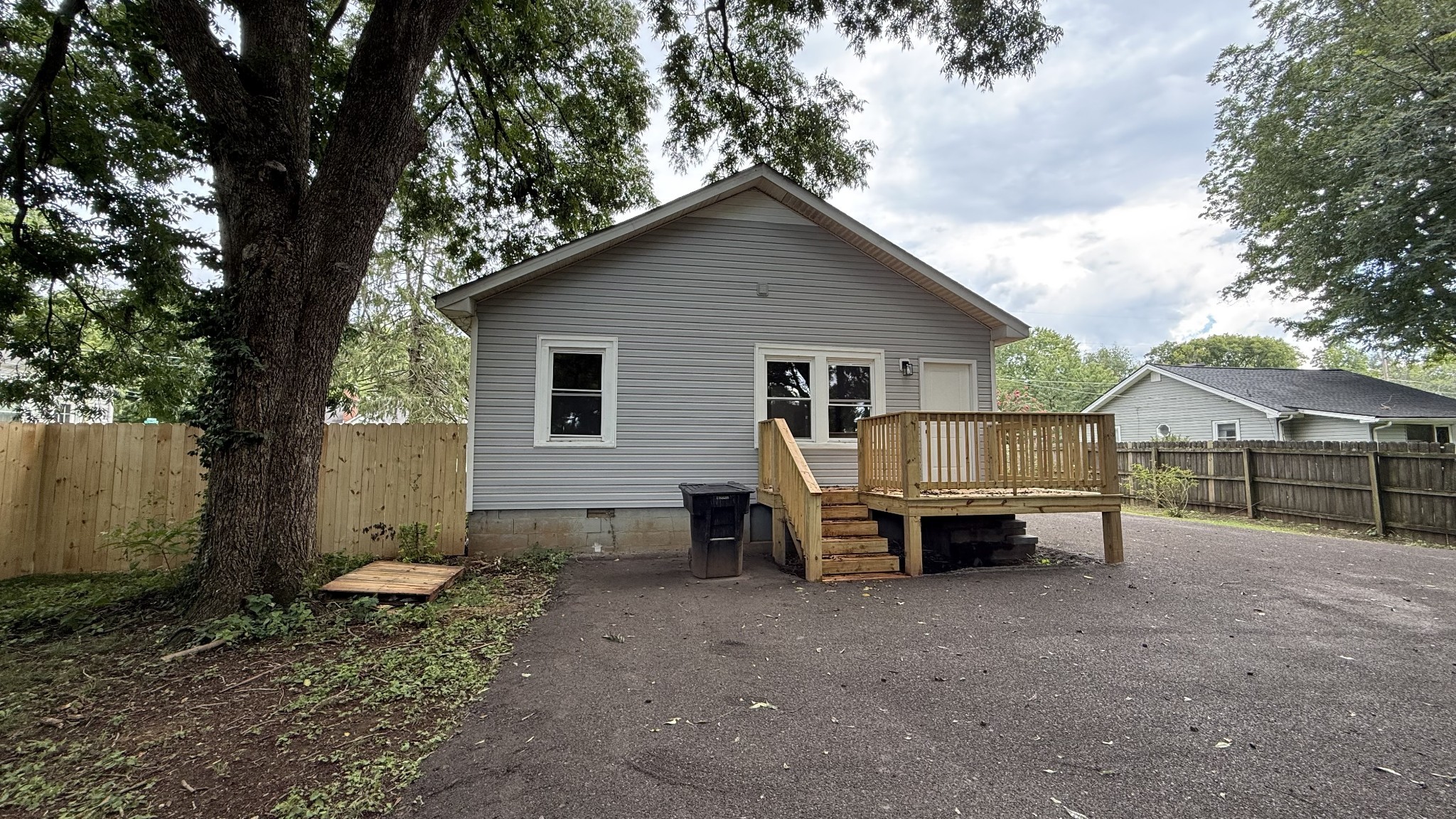 1225 N Spring St Property Photo 1